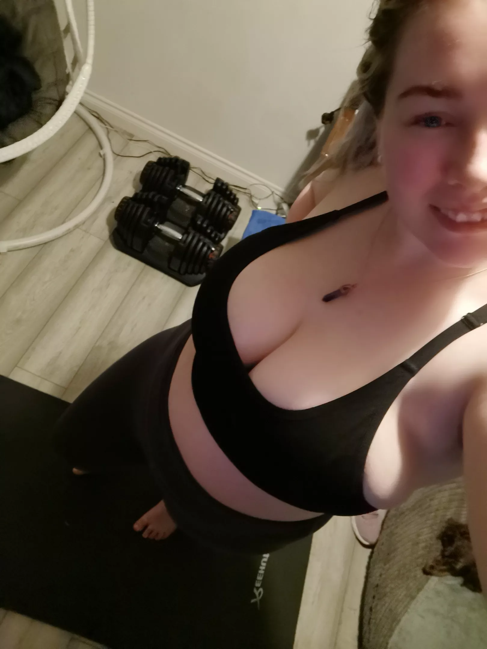 First post ever! Post-workout selfie, feeling confident ðŸ¥°