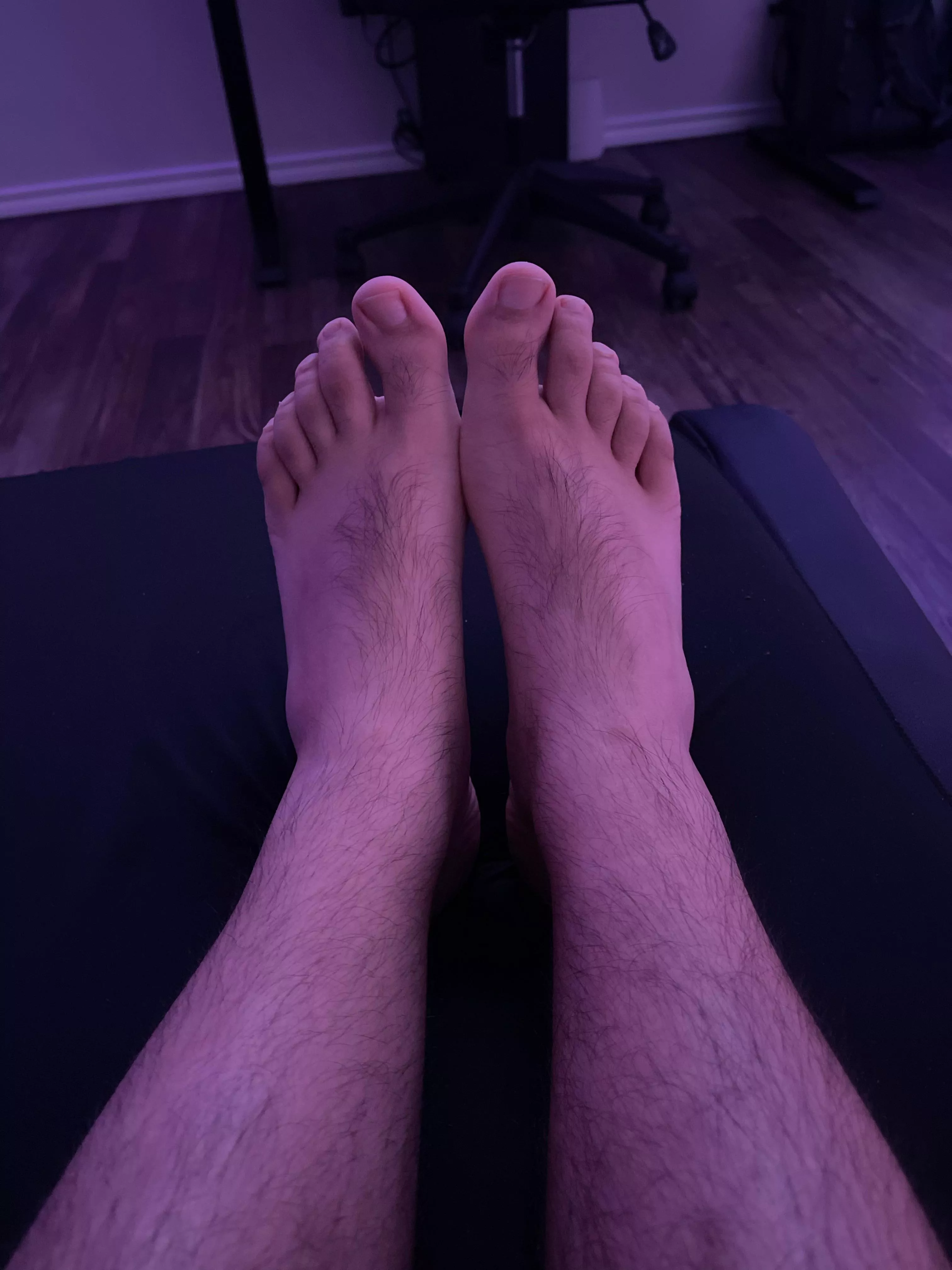 First time posting and Iâ€™m wondering what you guys think about my feet.