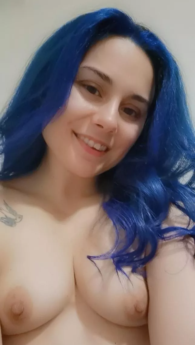 First titty pic with my new hair, whatcha think?