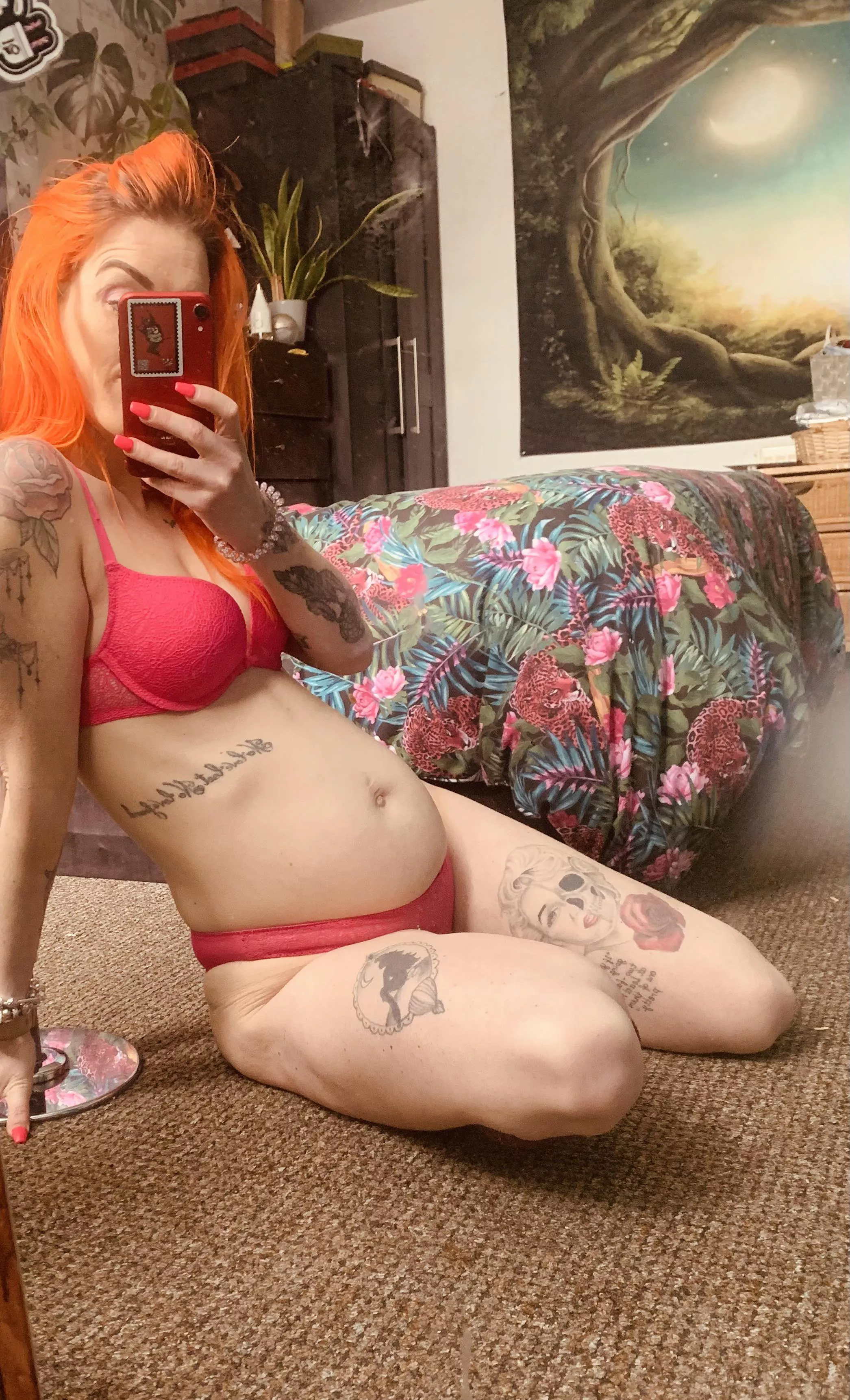 First trimester, Cum watch me grow in my link 🥰