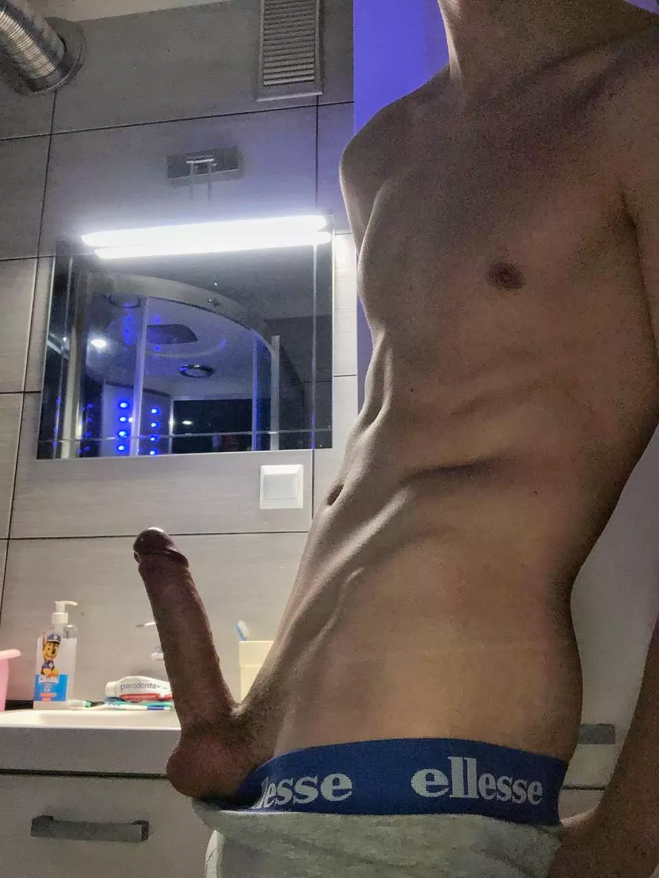 Fit twink with big dick ðŸ¥µ