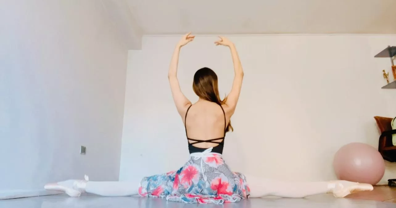 Flexible ballerina here ! 💘 (f20)