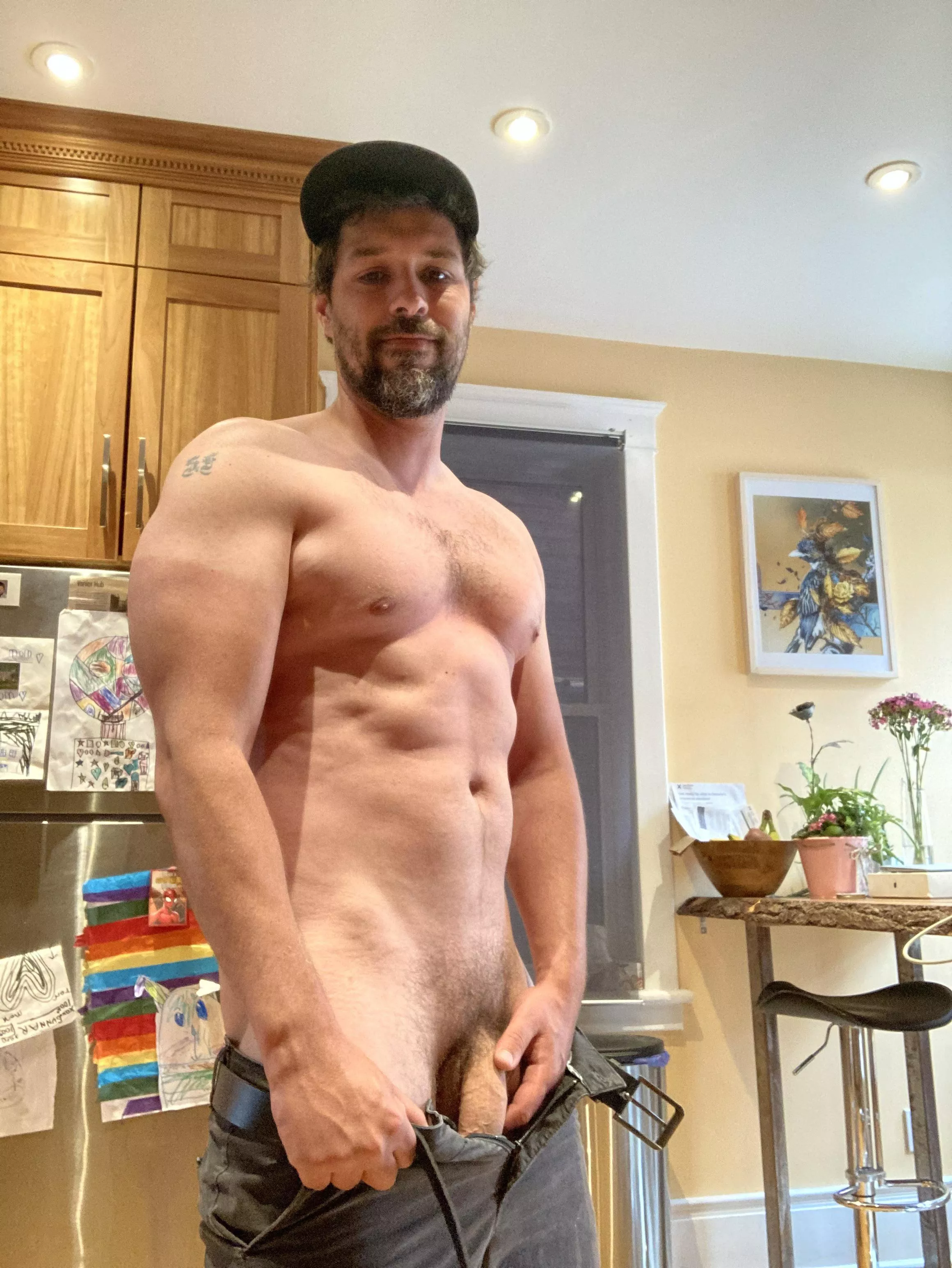 Forgive the farmers tan (36) 6’4 230