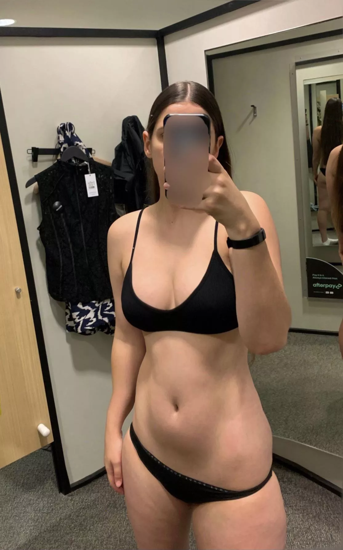 forgot to try on the clothes [f]