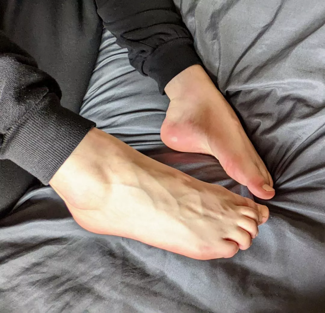 fresh and moisturised, but veryy tired feets 🤭