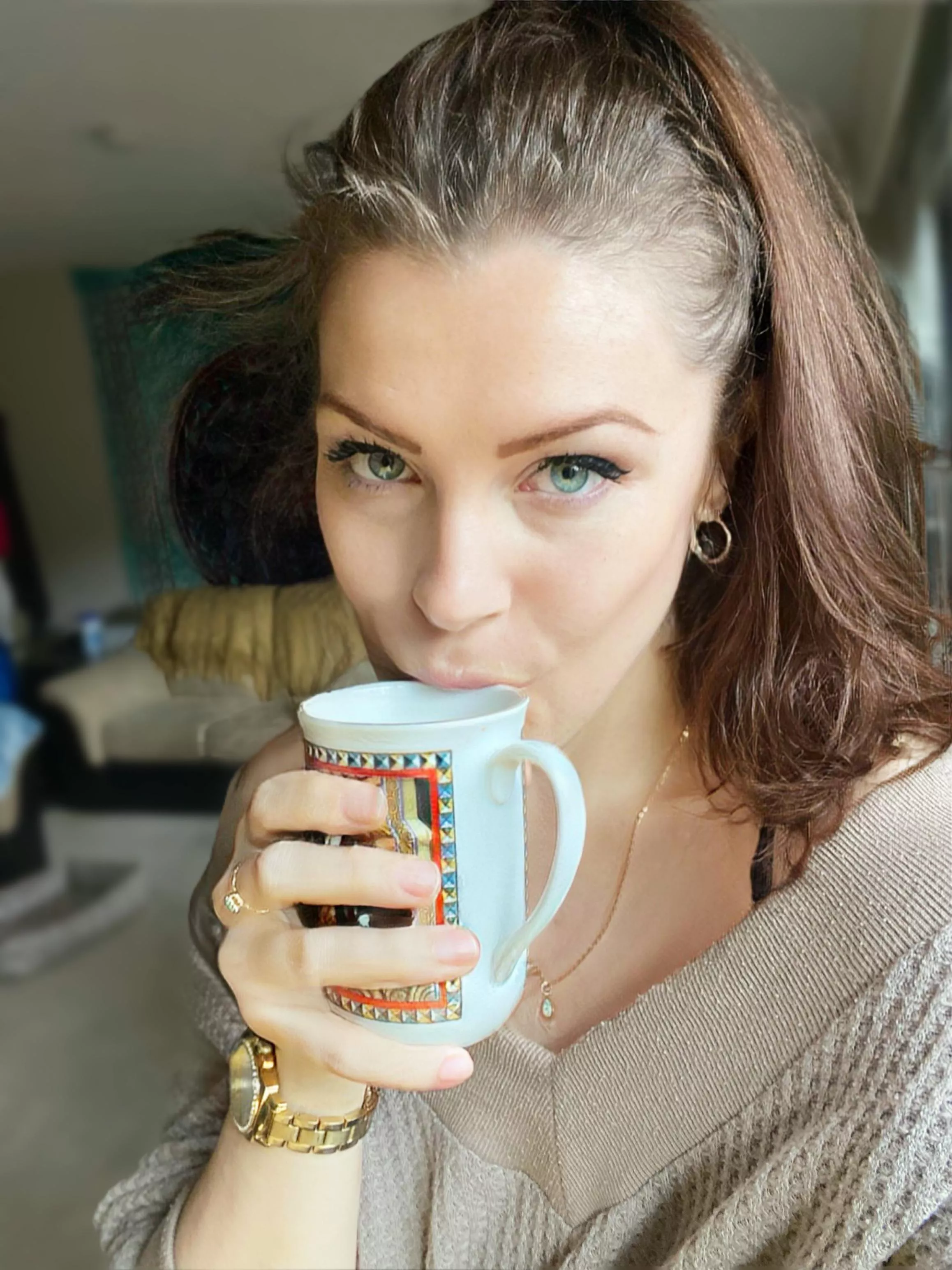 Fresh out of bed enjoying the first cup (37f)