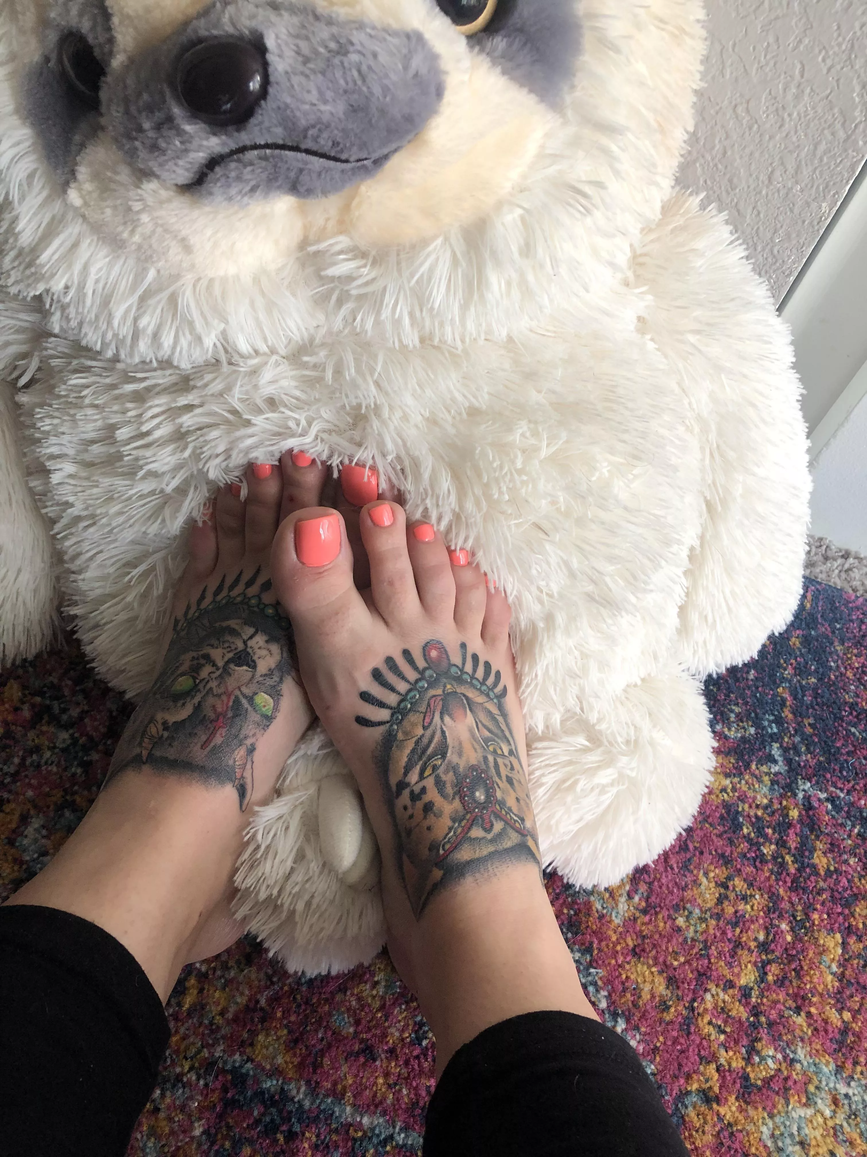 Fresh pedi, come lick my toes!