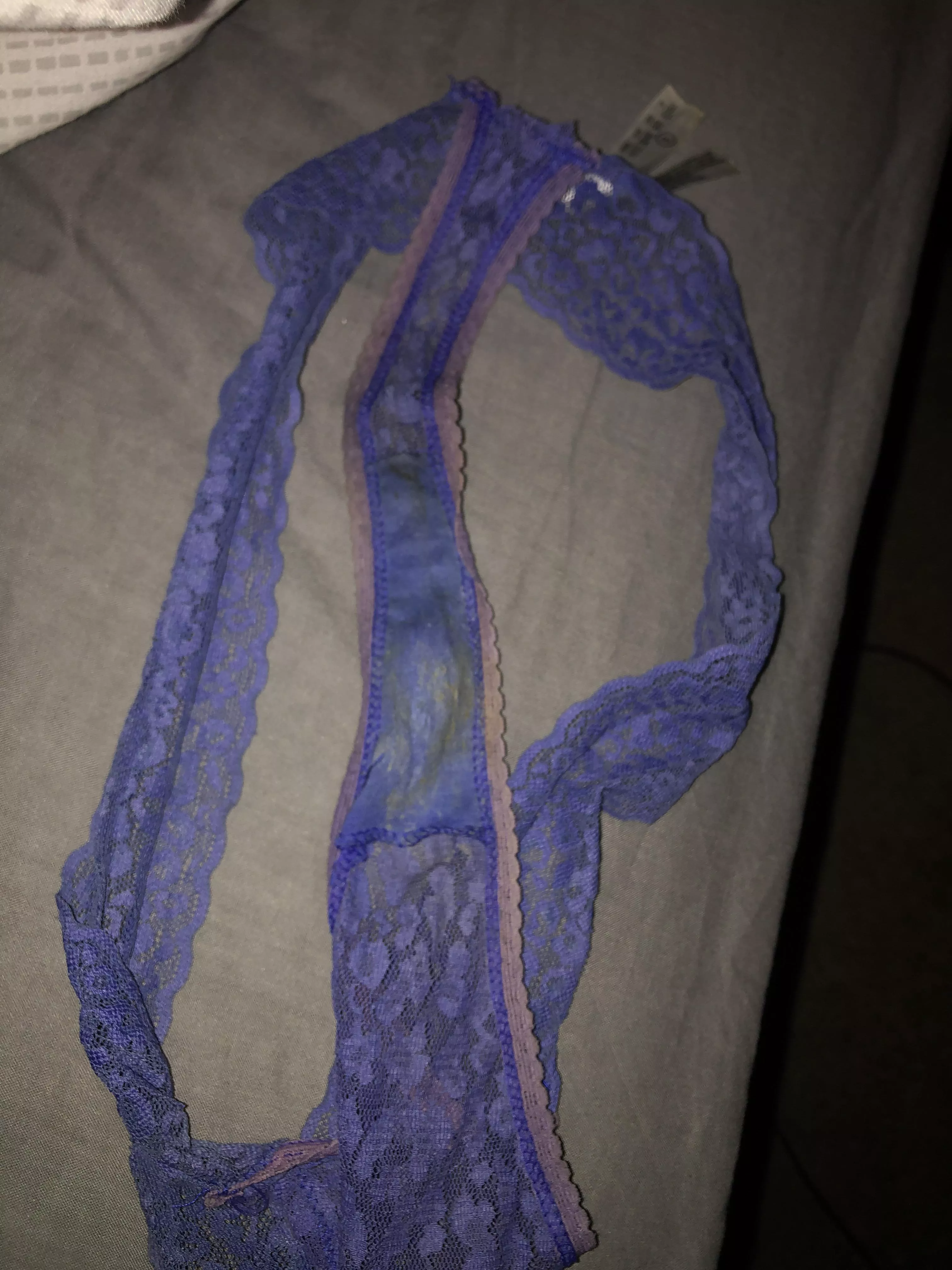 Friends 23f daughters panties fresh off the bathroom floor into my pocket! They smell absolutely unreal 🤪