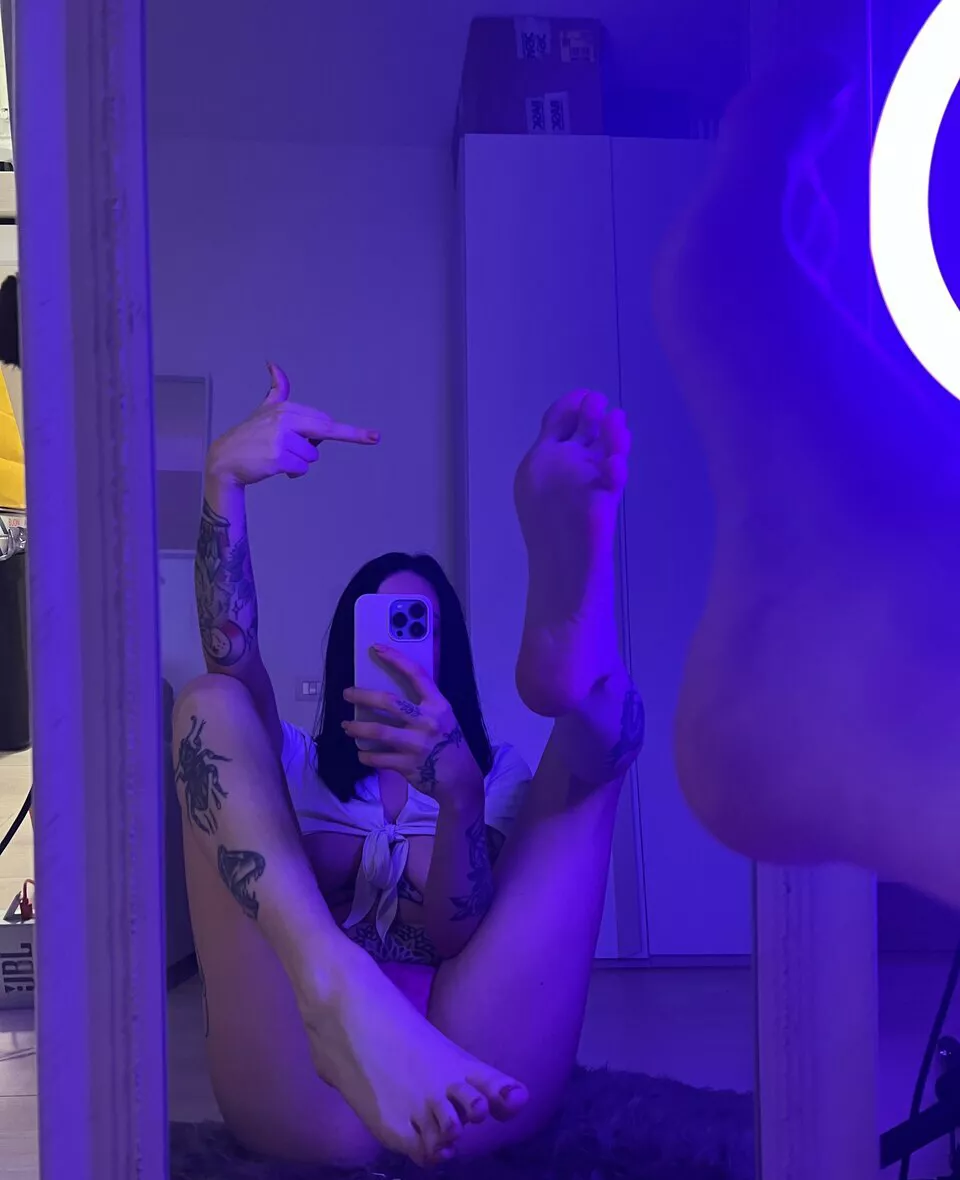 Fuck you, lick my soles [oc] [domme]