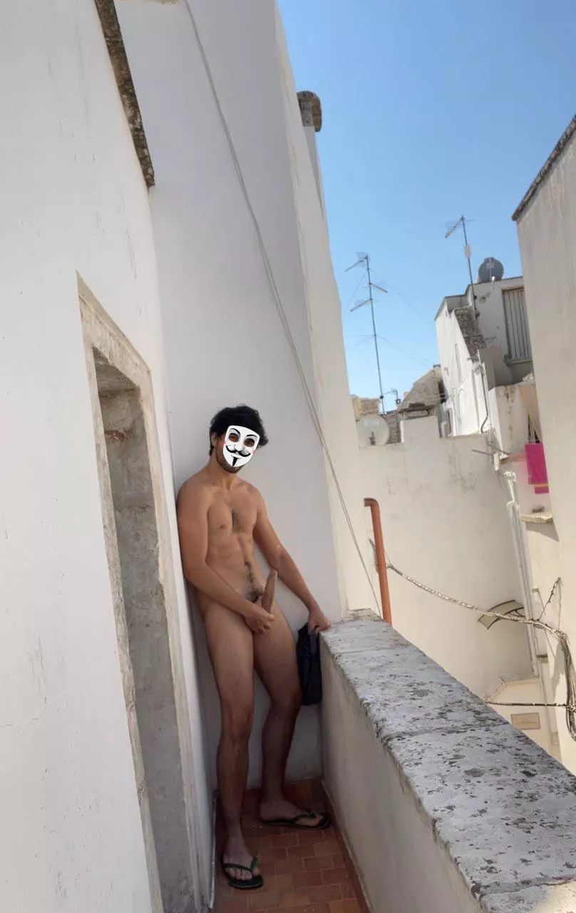 Fully naked balcony jerk