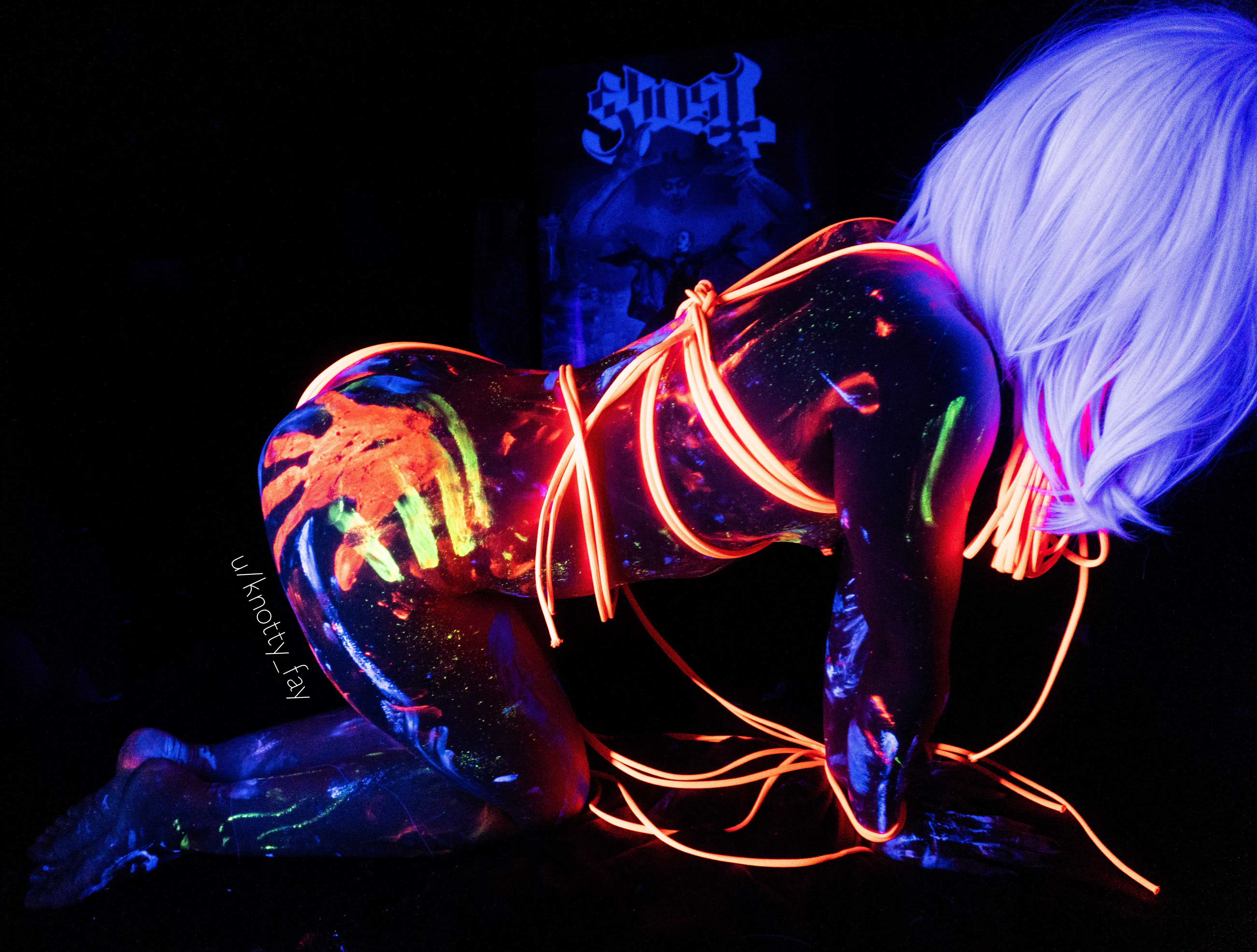 Fun with blacklights and rope =)