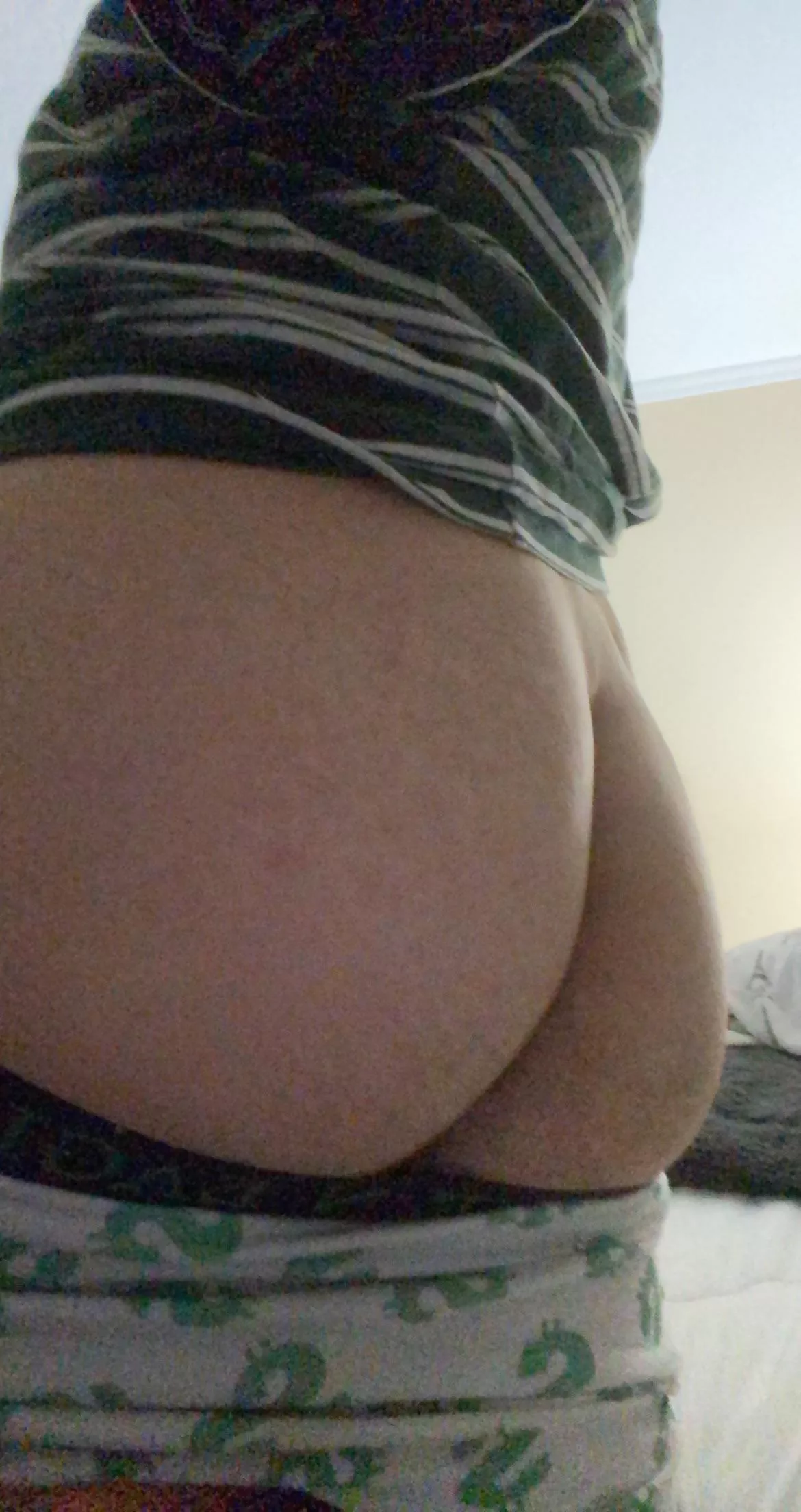 gay bottom looking for fit/toned tops to have fun with dm me or snap: james_maraj2019