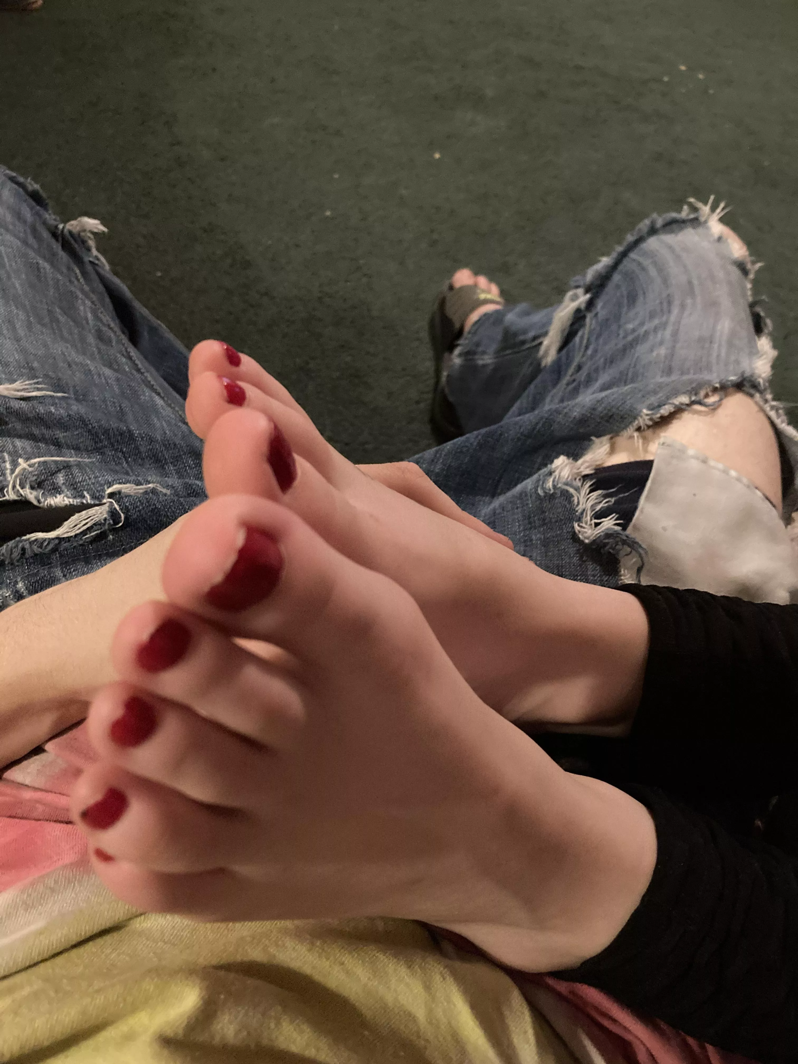 Getting a massage from my good little foot slave