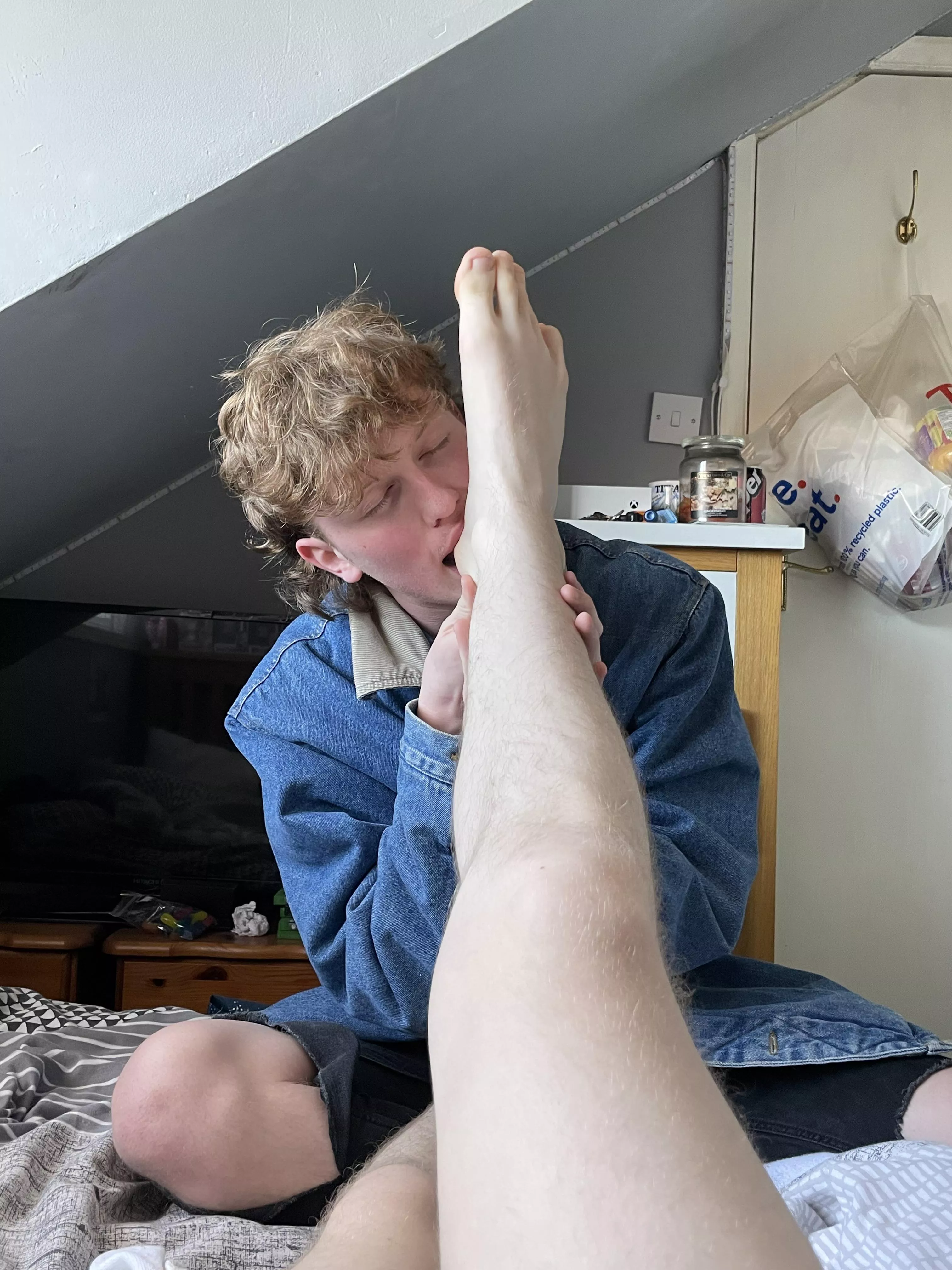 getting my heel bitten is one of the best feelings ever 🥵