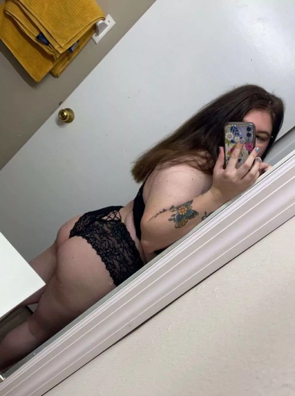 gf says make her ass famous and share her pic. dm to trade. upvote if youd bust a nut in her ass