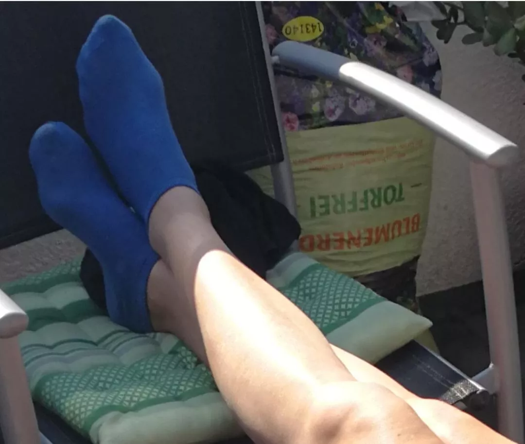 giant milfy feet in cute short anklesocks from my best friends milf mother. shes a goddess