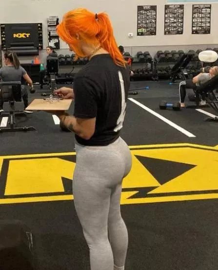 Gigi Dolin looking amazing 🍑