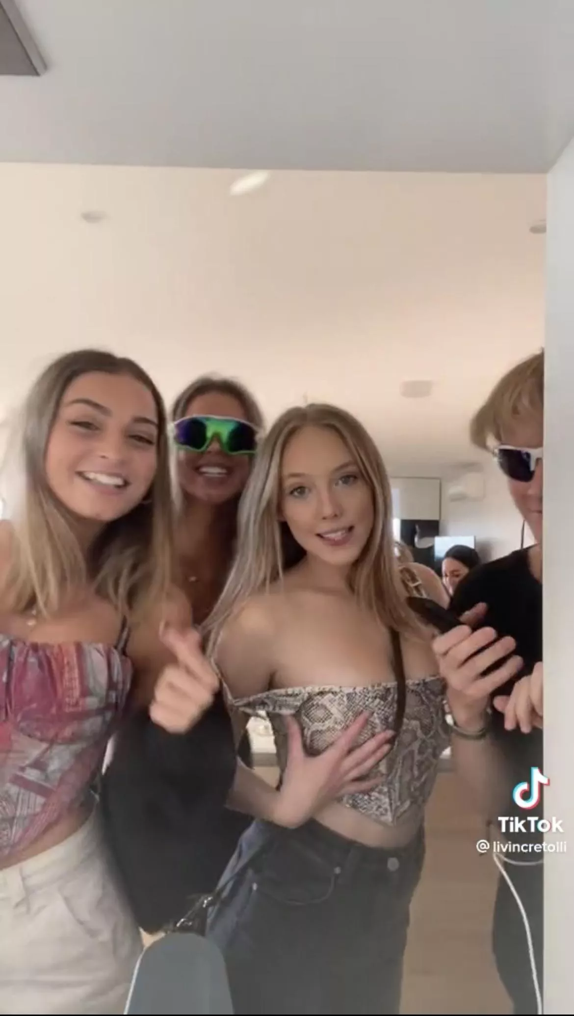 Girl in the middle nip out the whole vid