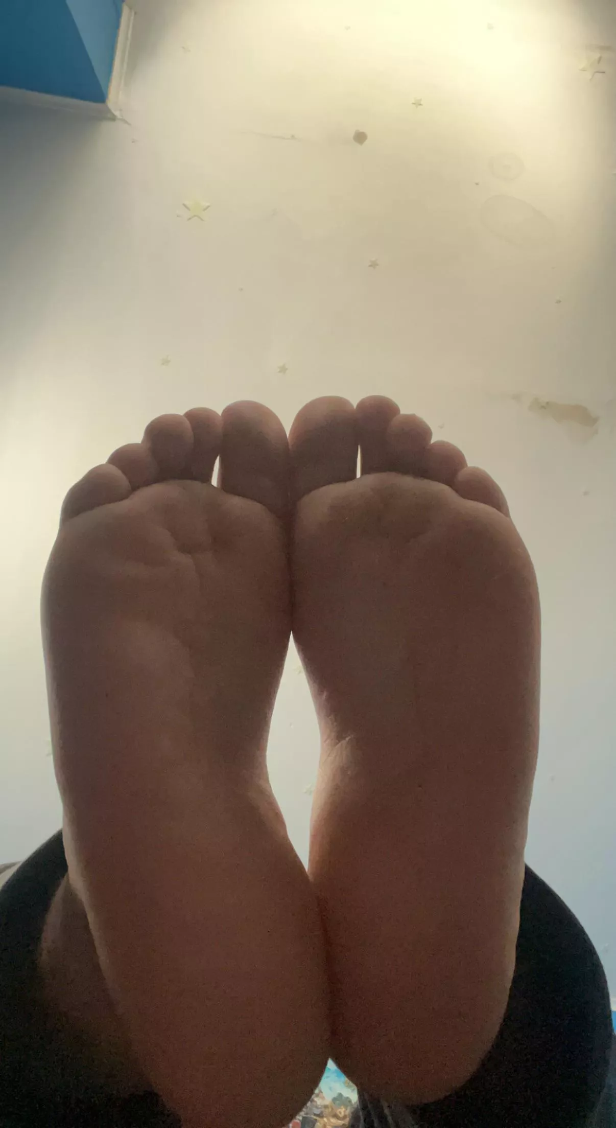 Giving out footjobs later today. Anyone from jersey that wanna cum a lot on my soles hit me up