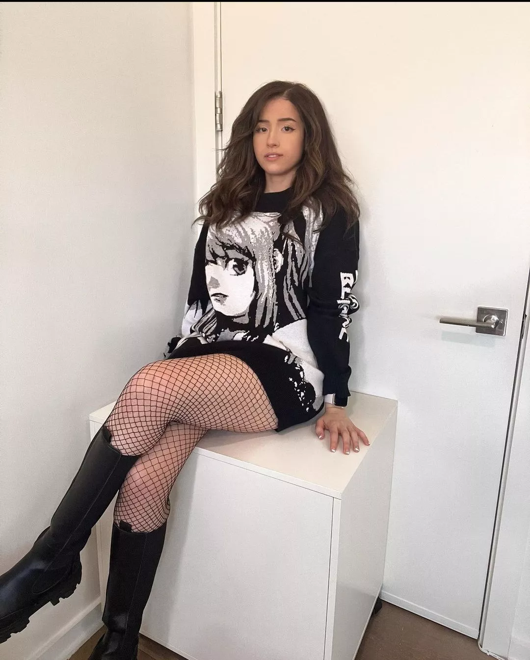 Goddess Pokimane is just too sexy, her thighs turn me on so much