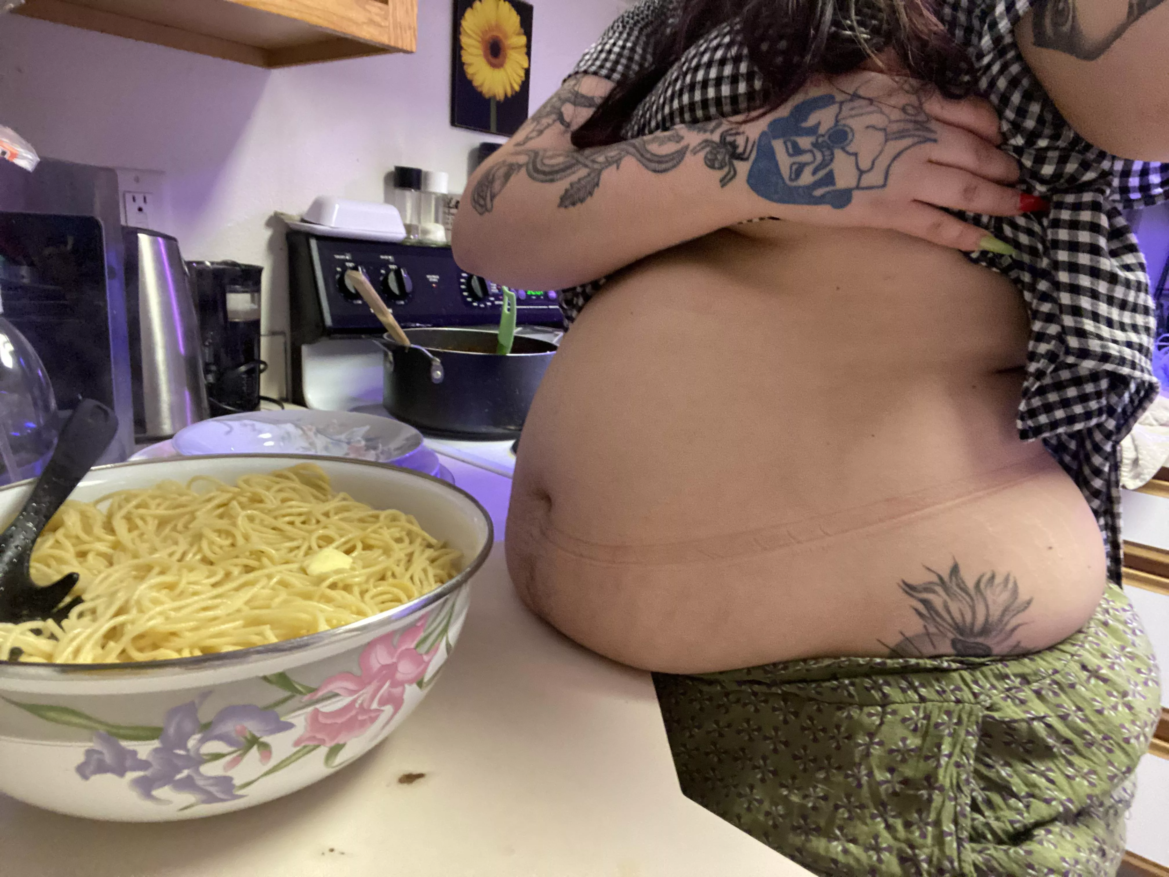 gonna be even huger after this stuffing ðŸ˜µâ€ðŸ’«ðŸ¤¤ðŸ˜±ðŸ¤°ðŸ» [OC] [24]