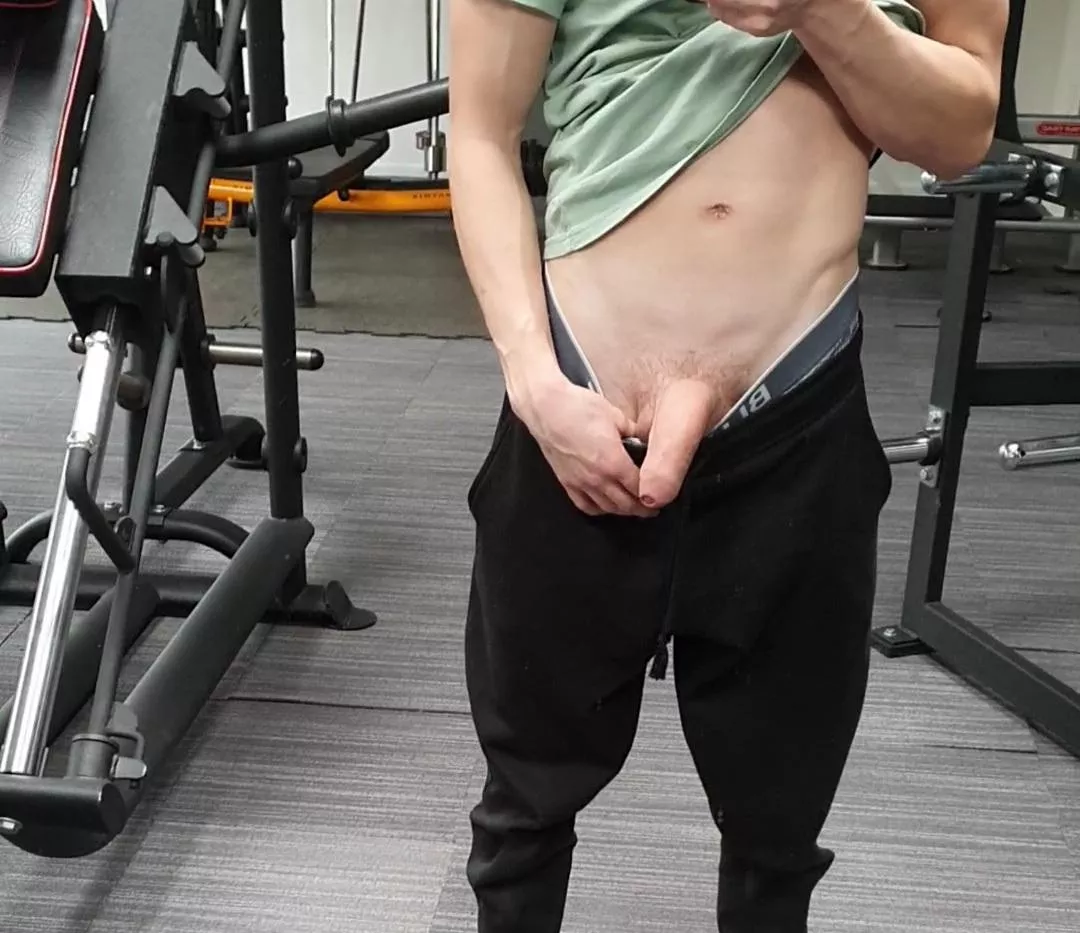 Got horny at the gym (18 y/o)