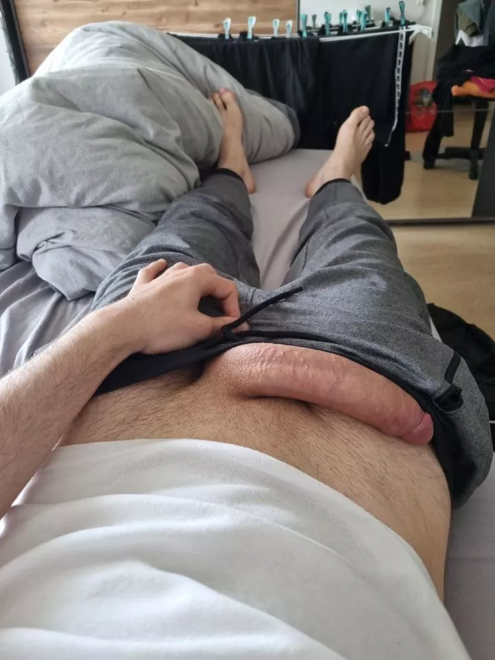 grey sweatpants and a big cock, only u are missing ðŸ˜‰