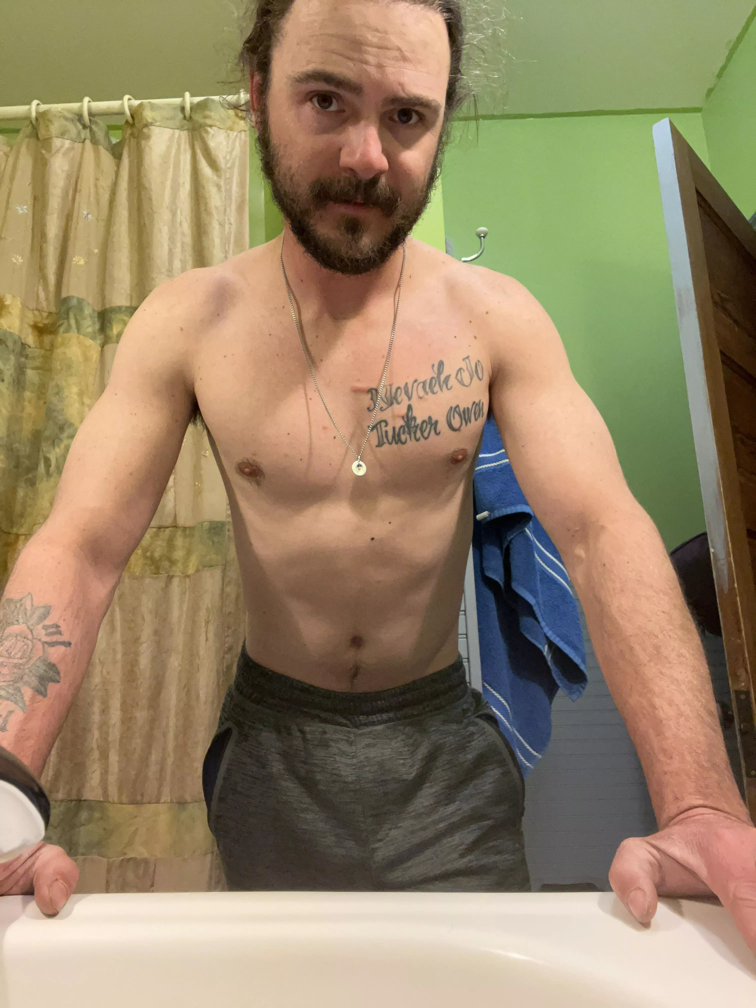 Had a nice pump after my workout. Hopefully y’all enjoy the view 😘😘