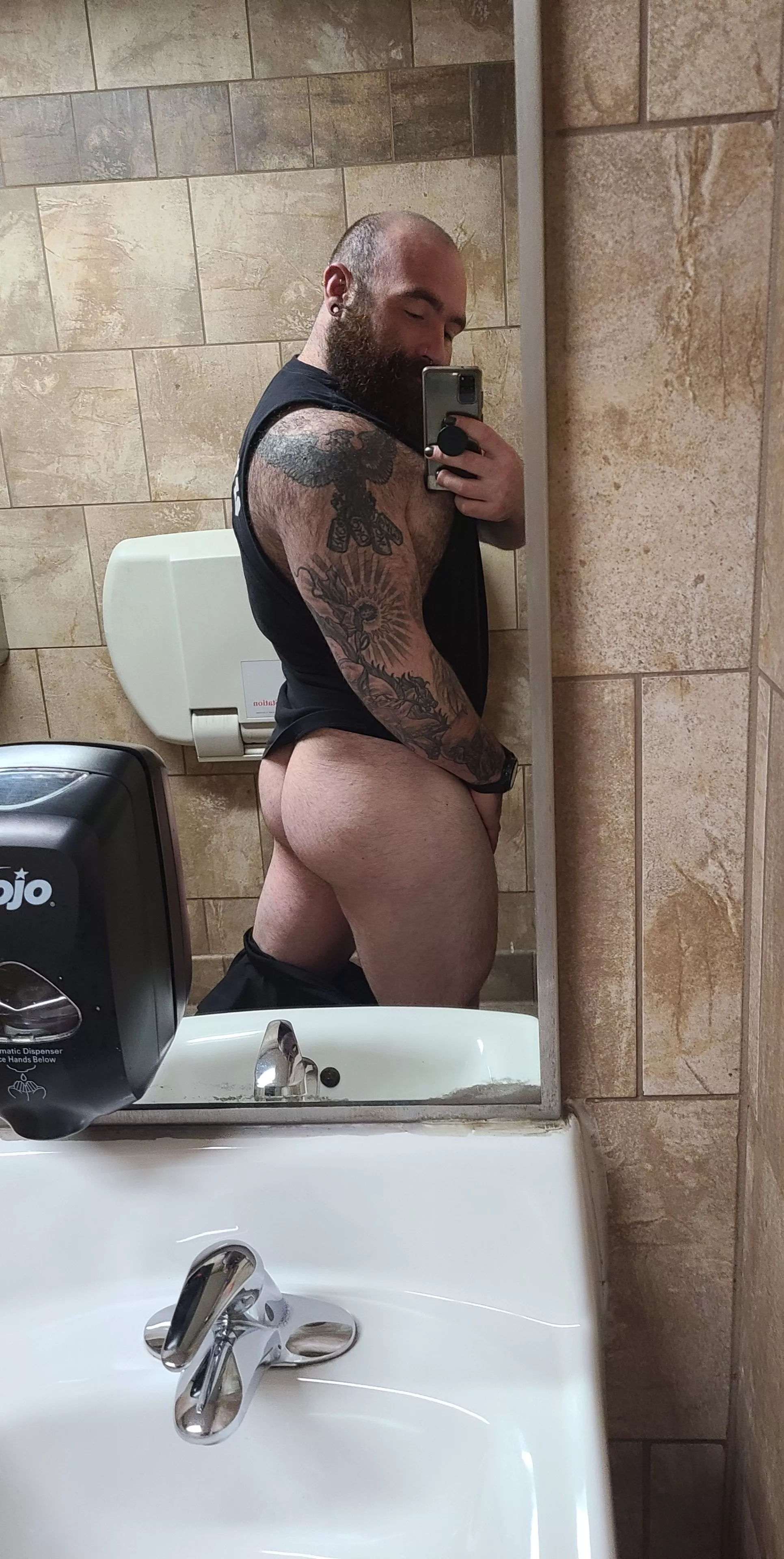 had to show off my ass at home Depot