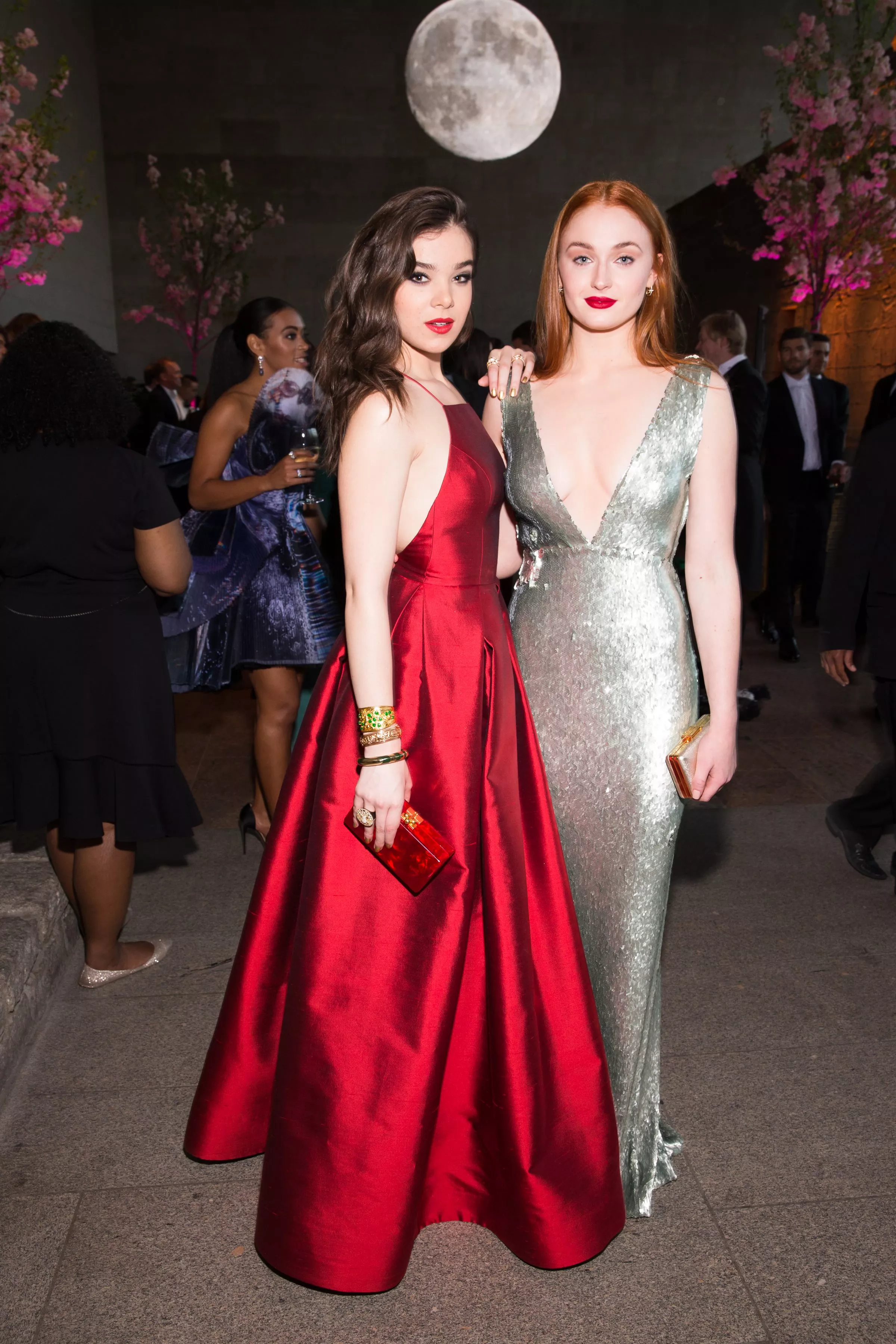 Hailee Steinfeld and Sophie Turner