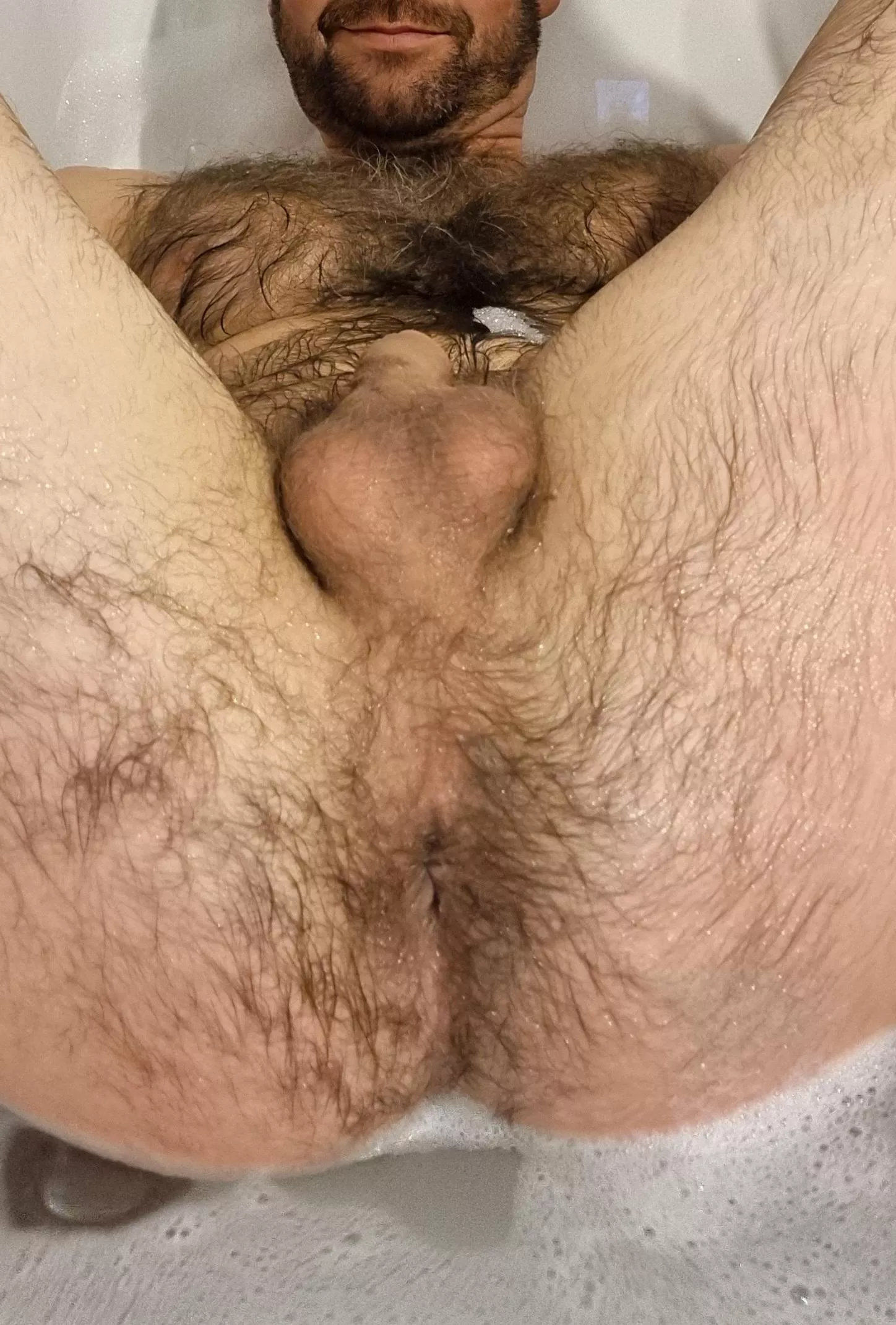 Hairy top to bottom 😋