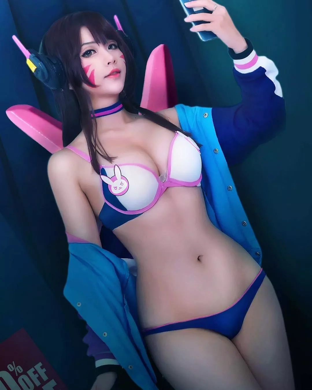 Hana Dinh as D.Va (Overwatch)