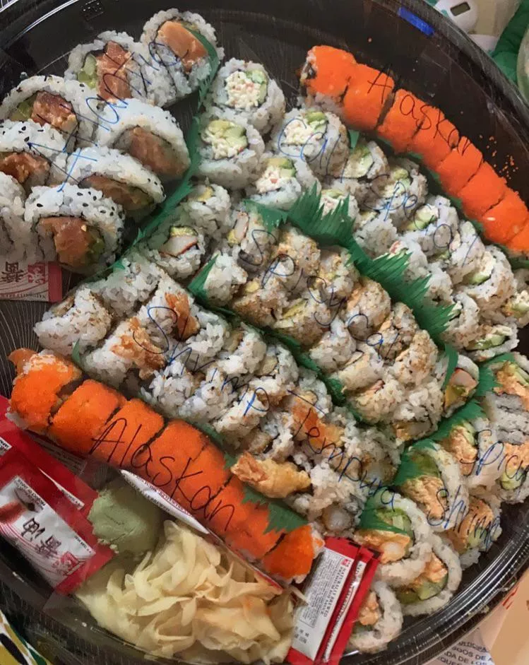 Happy birfday to me!! Anyone else love sushi? 😍🤤