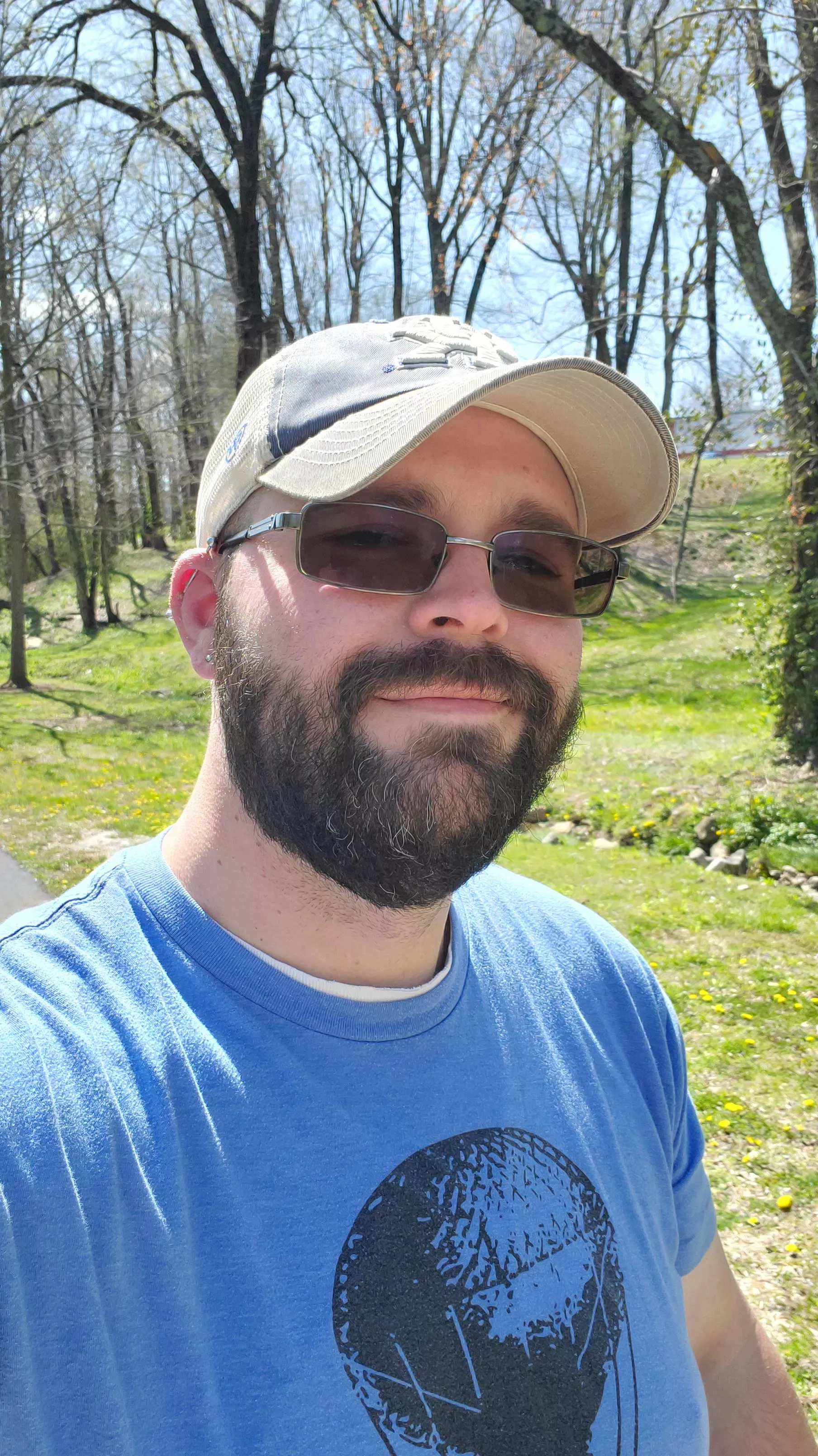 Happy Sunday gaymers! I'm out enjoying nature on this beautiful day.