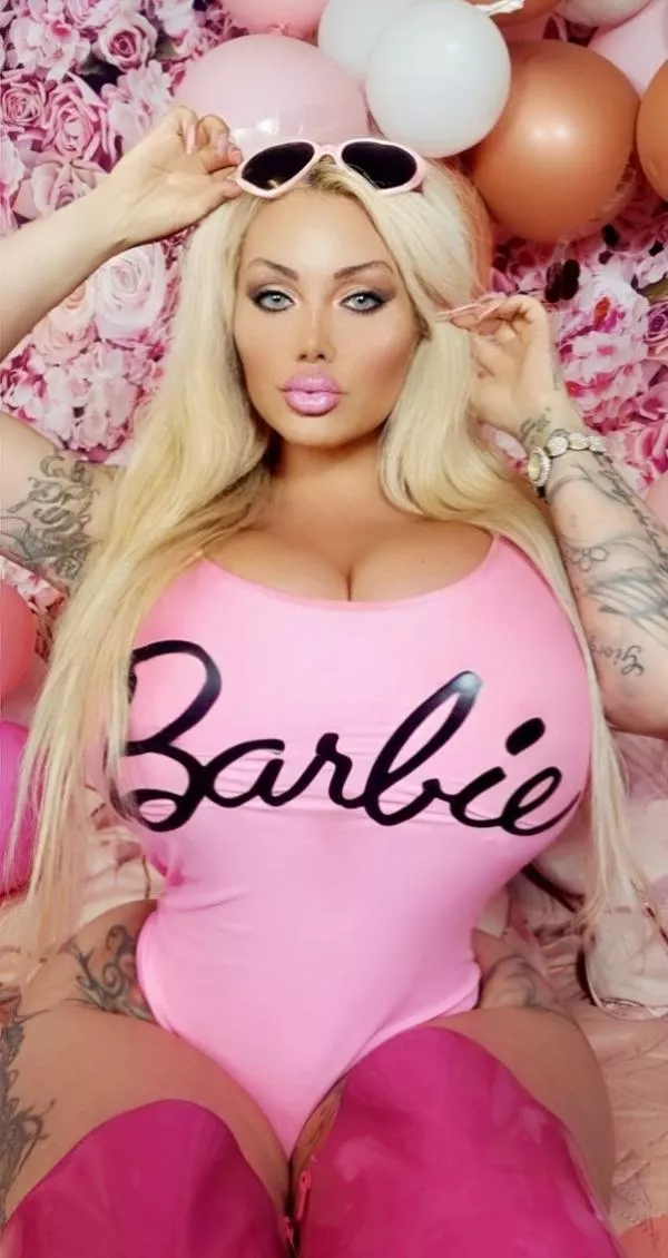 haven't posted in a while I hope you like to play with barbie too :)