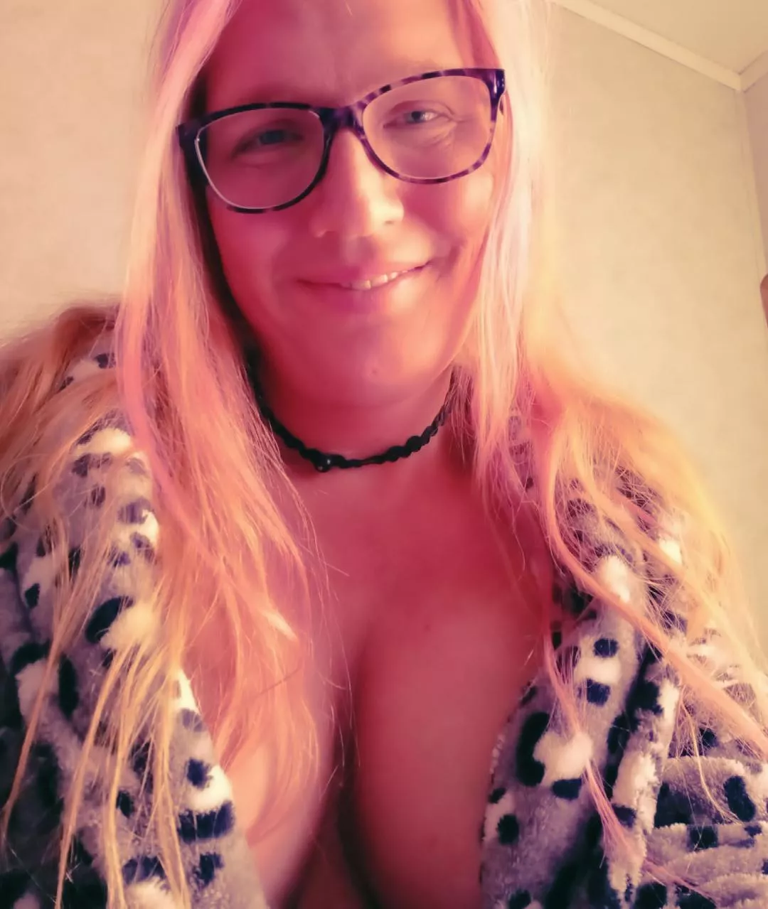 Having a cozy morning ðŸŒ„....I hope everyone has a great Hump Day, don't forget to get humped I mean isn't that the point! ðŸ¤ªðŸ¼