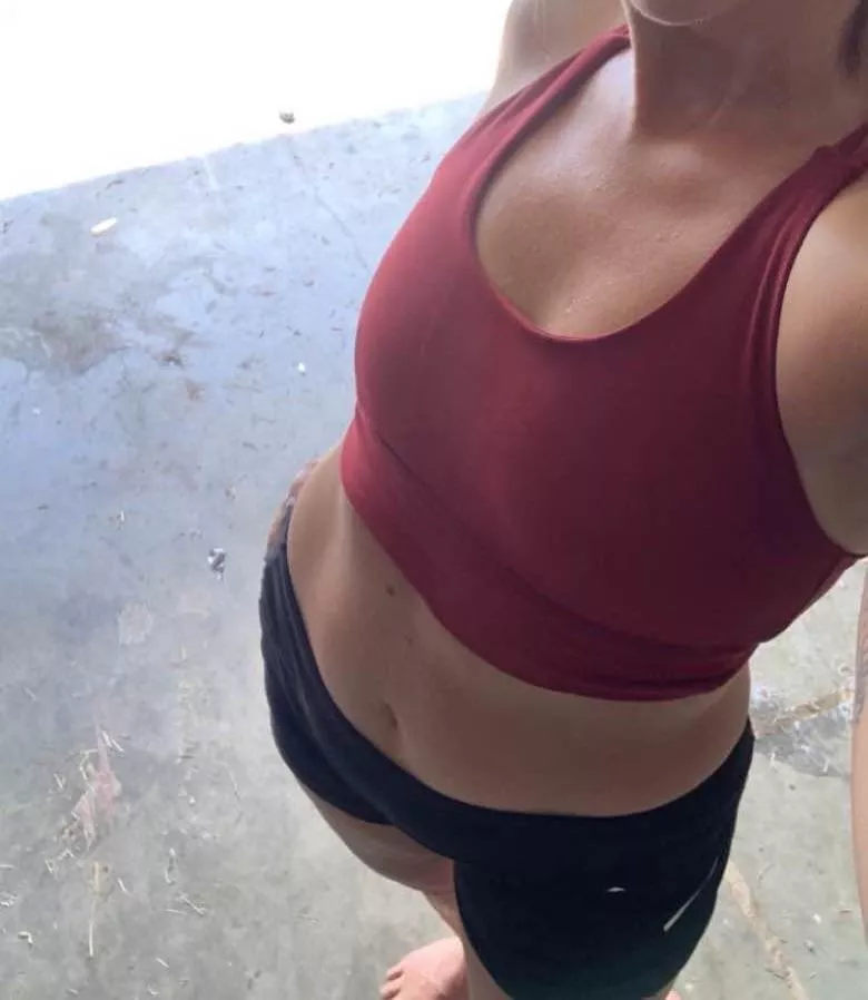 Hee gym fit for the day like? [f]