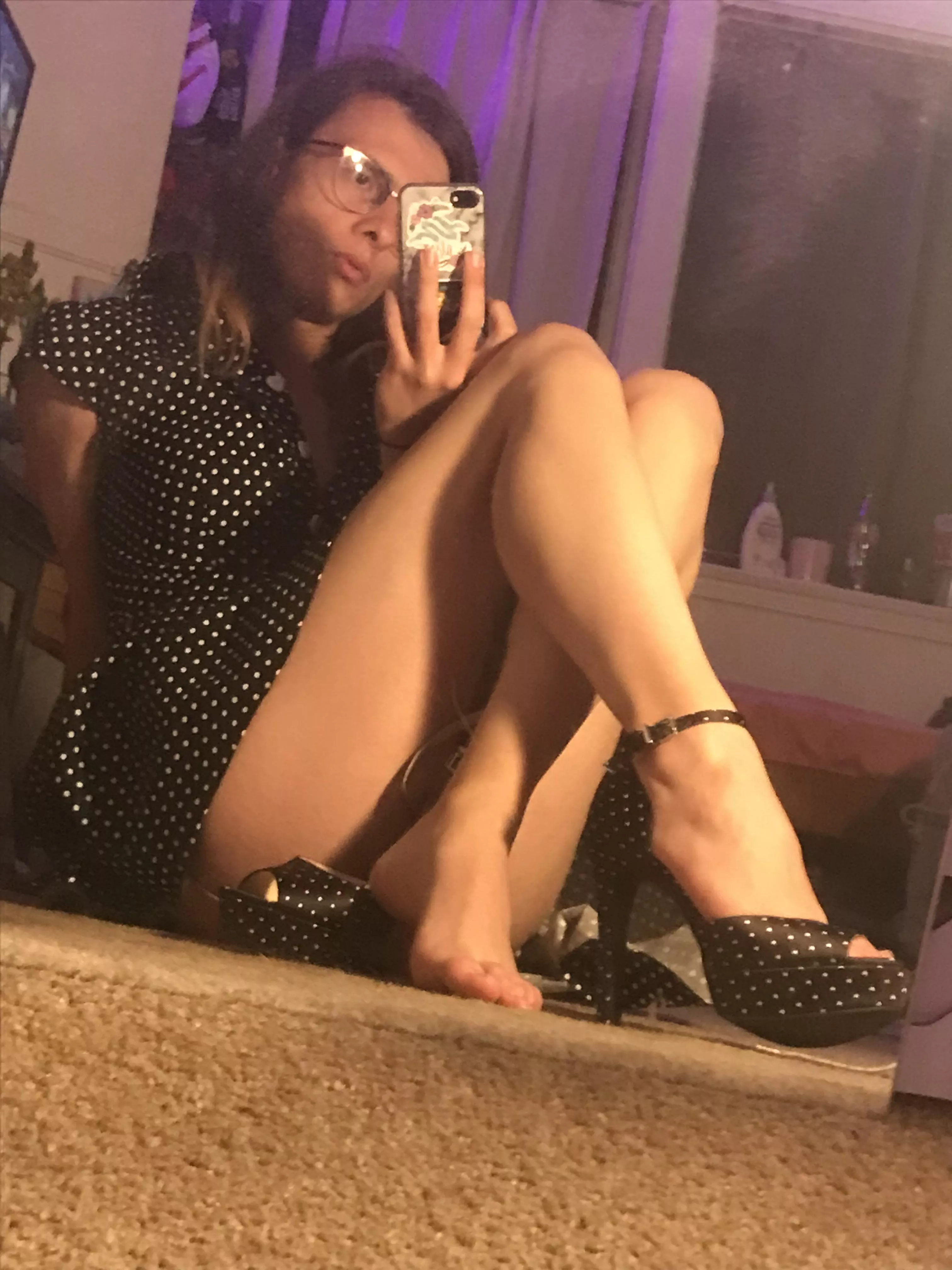 Heels on or off? 😘