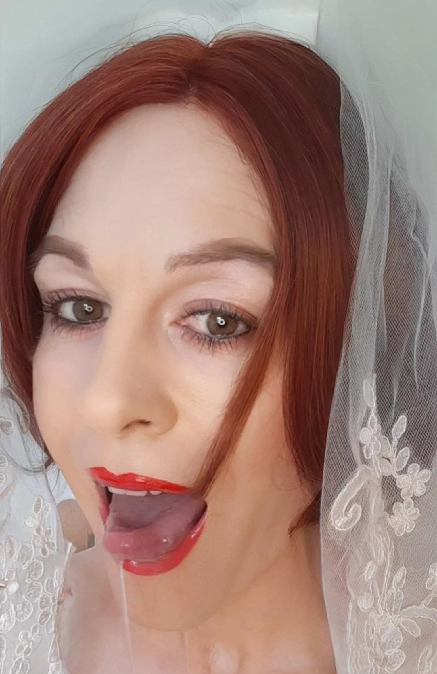 Here cums the bride