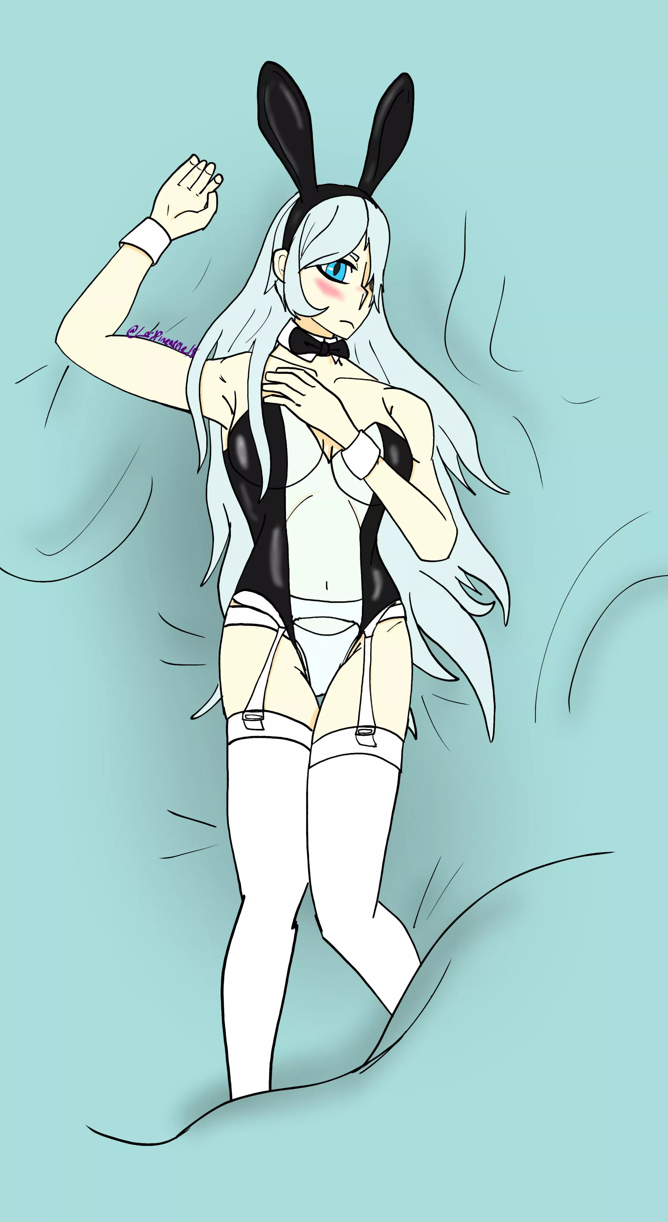 Here is another bunnysuit RWBY character. This time it’s Weiss! Source in comments