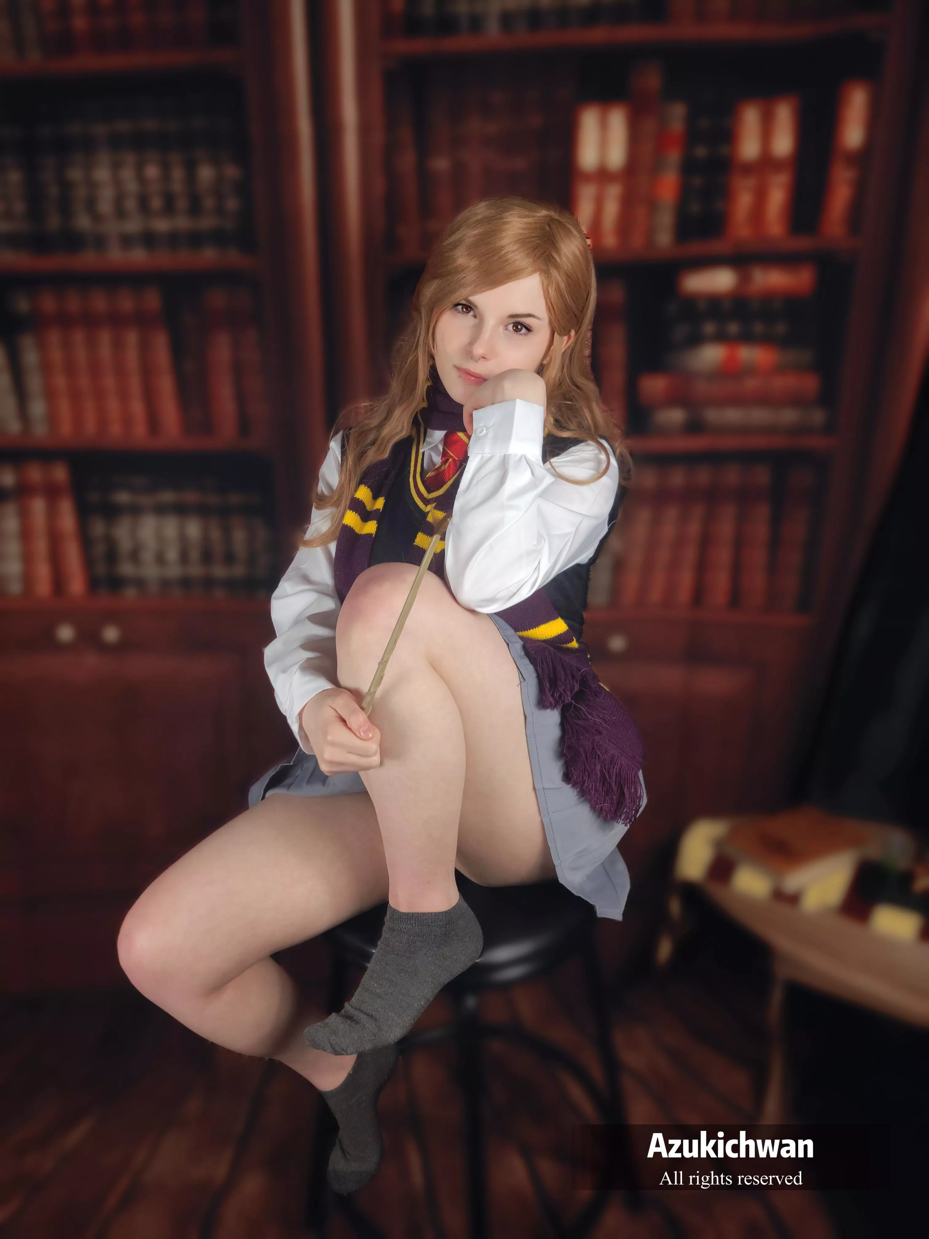 Hermione Granger’s Feets [Harry Potter] (azukichwan)