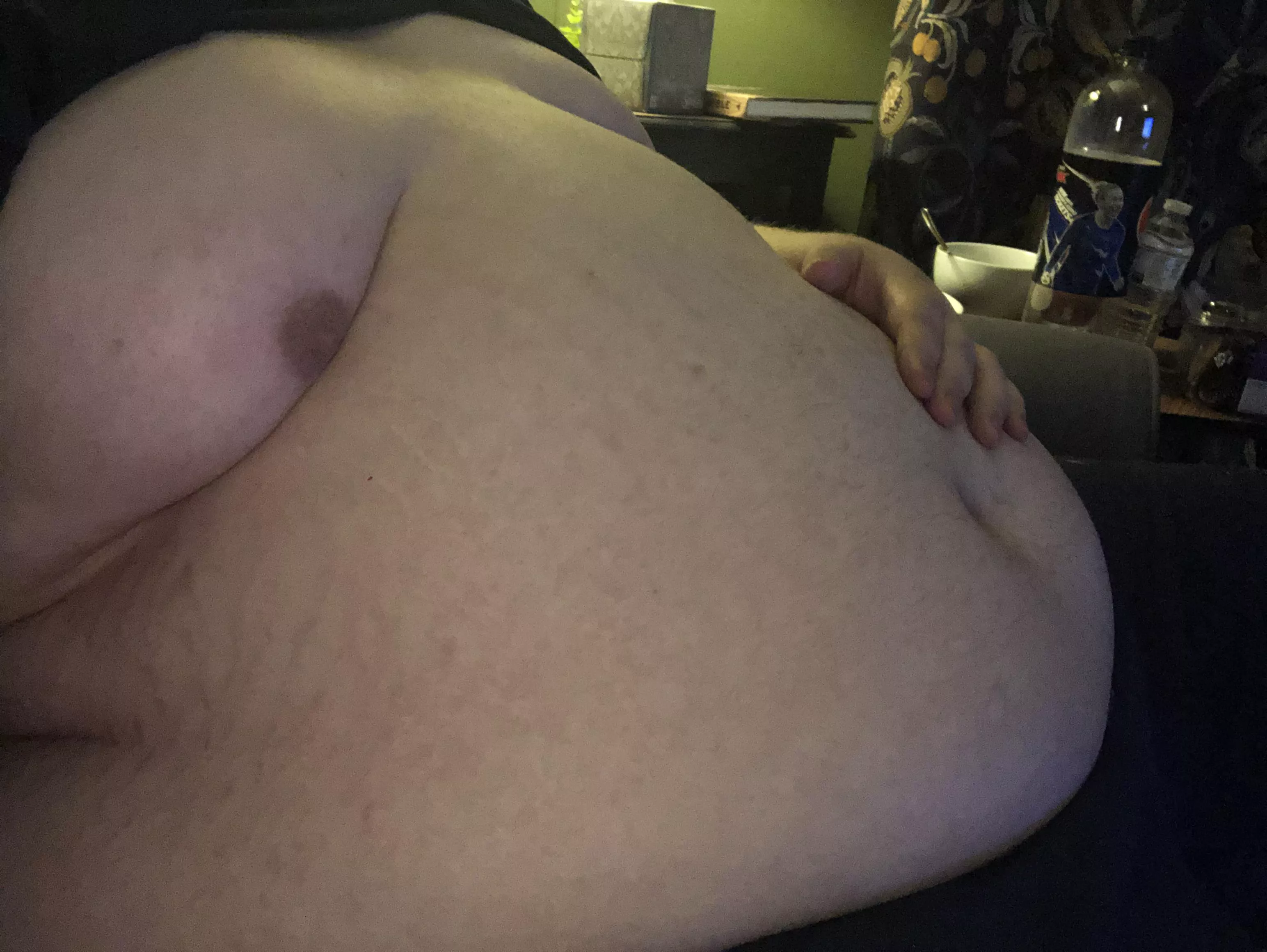 Hey, any chasers into superchubs then hmu (430lbs, kinky as hell) 👅