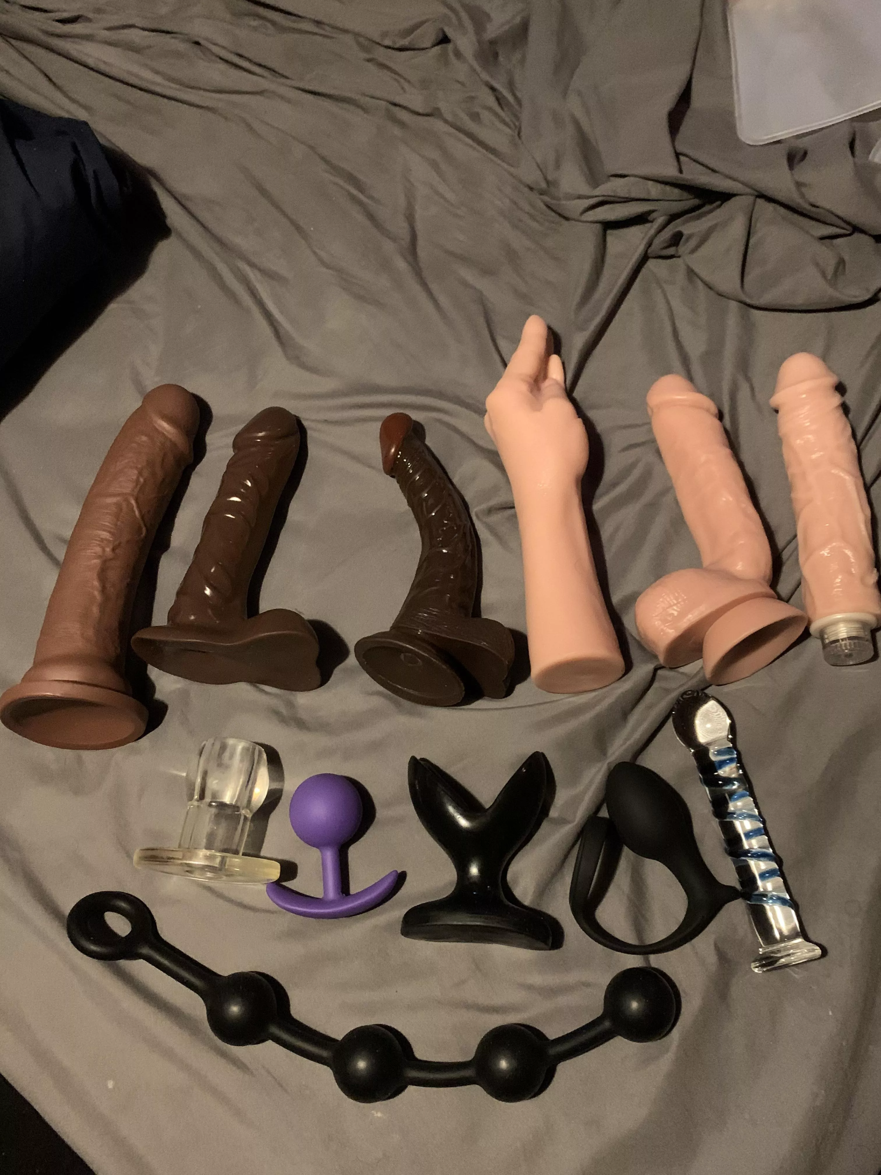 Hey, been feeling so naughty and slutty lately. Good thing I have options.