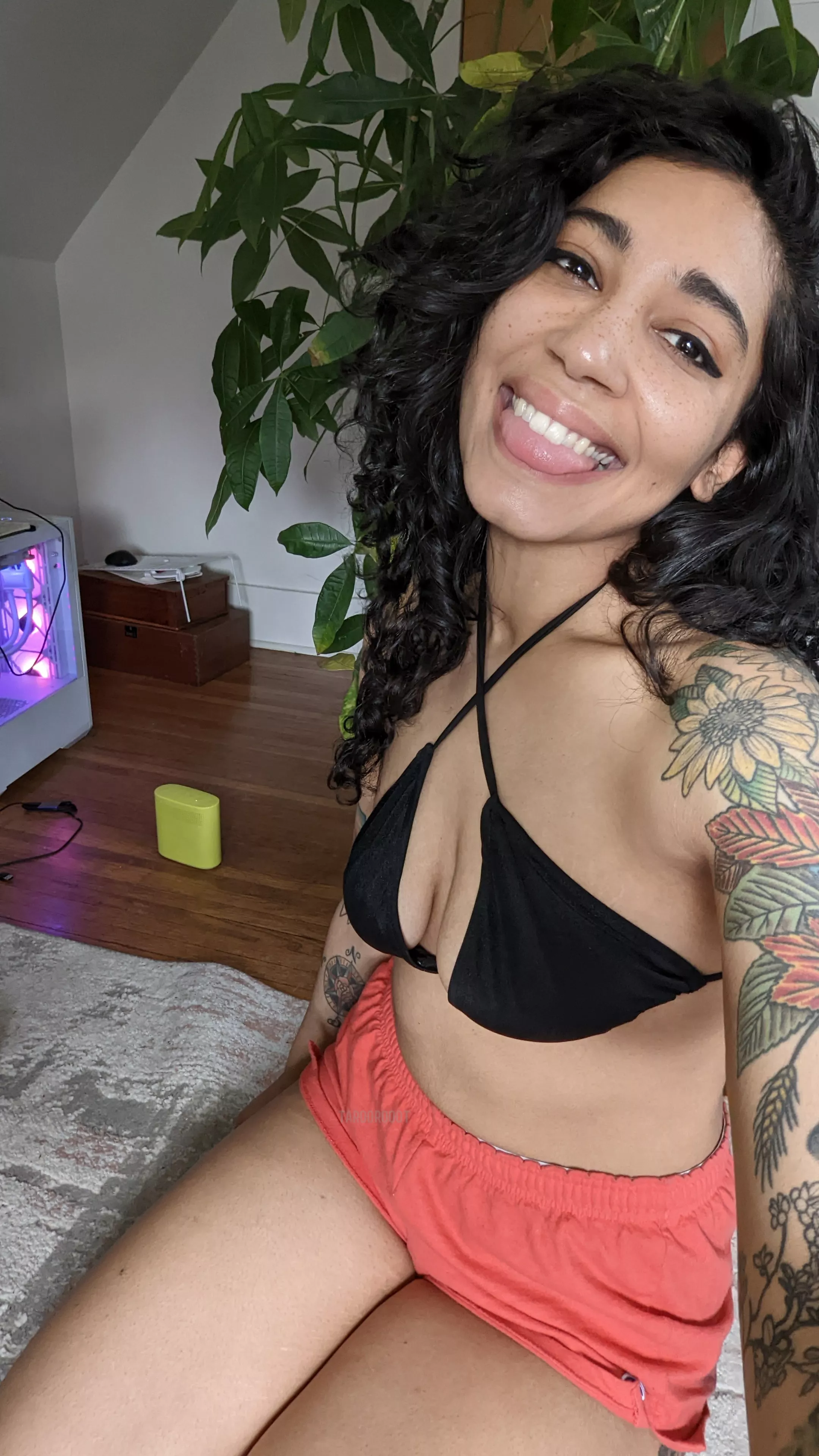 Hi! I'm Misha Black â¤ï¸ Goofy Stoner ðŸ’š $4.99 ðŸ’š solo content ðŸ’¦