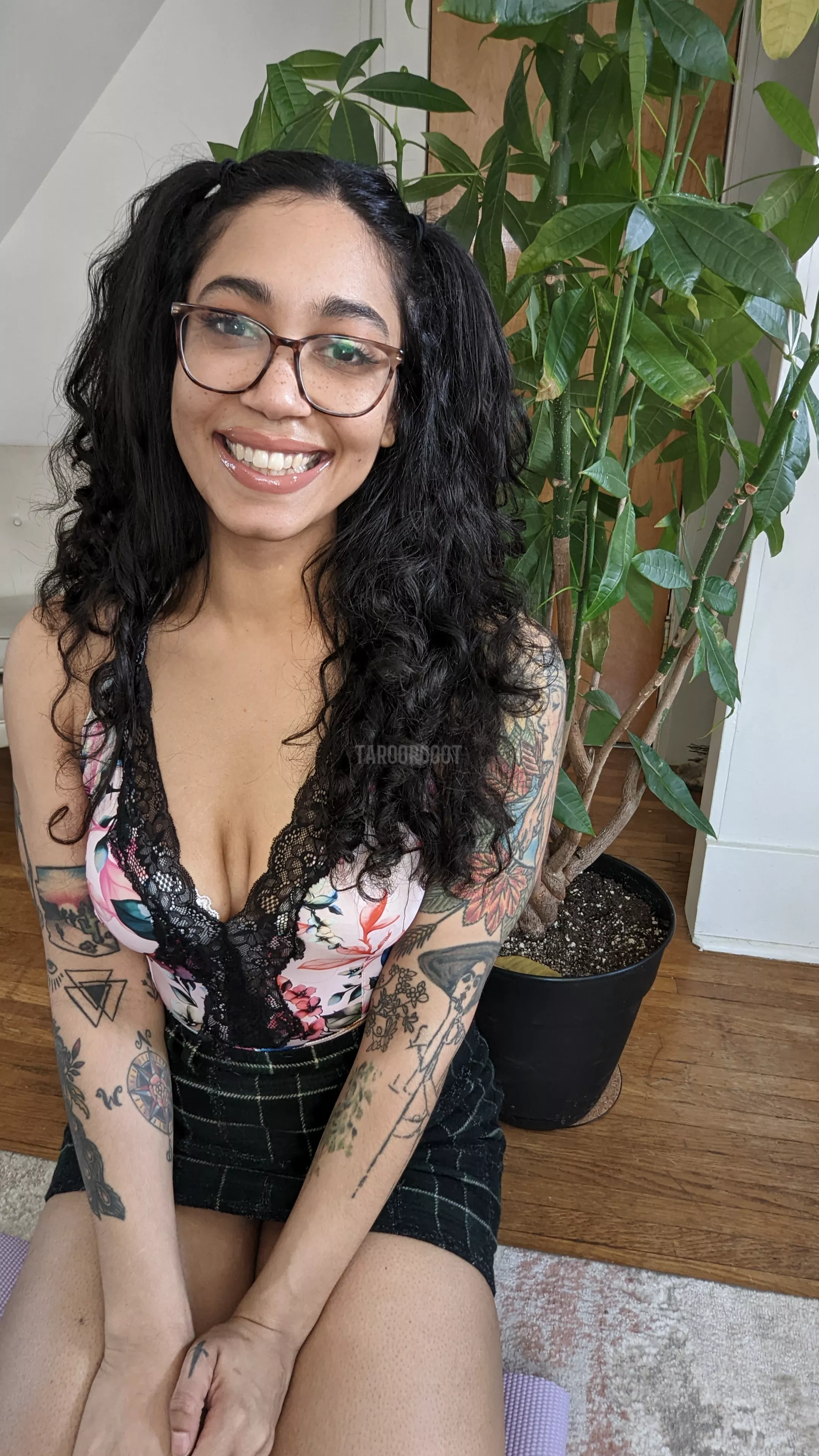 Hi! I'm Misha Black ðŸ’š Goofy Stoner ðŸ’š Solo content ðŸ’š $5.09 next 10 ppl ðŸ’˜