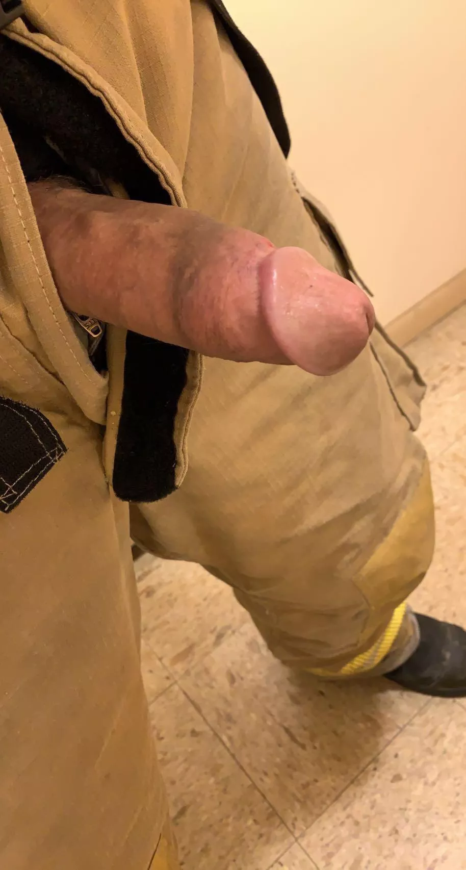 HMU ladies. 25 Yo firefighter