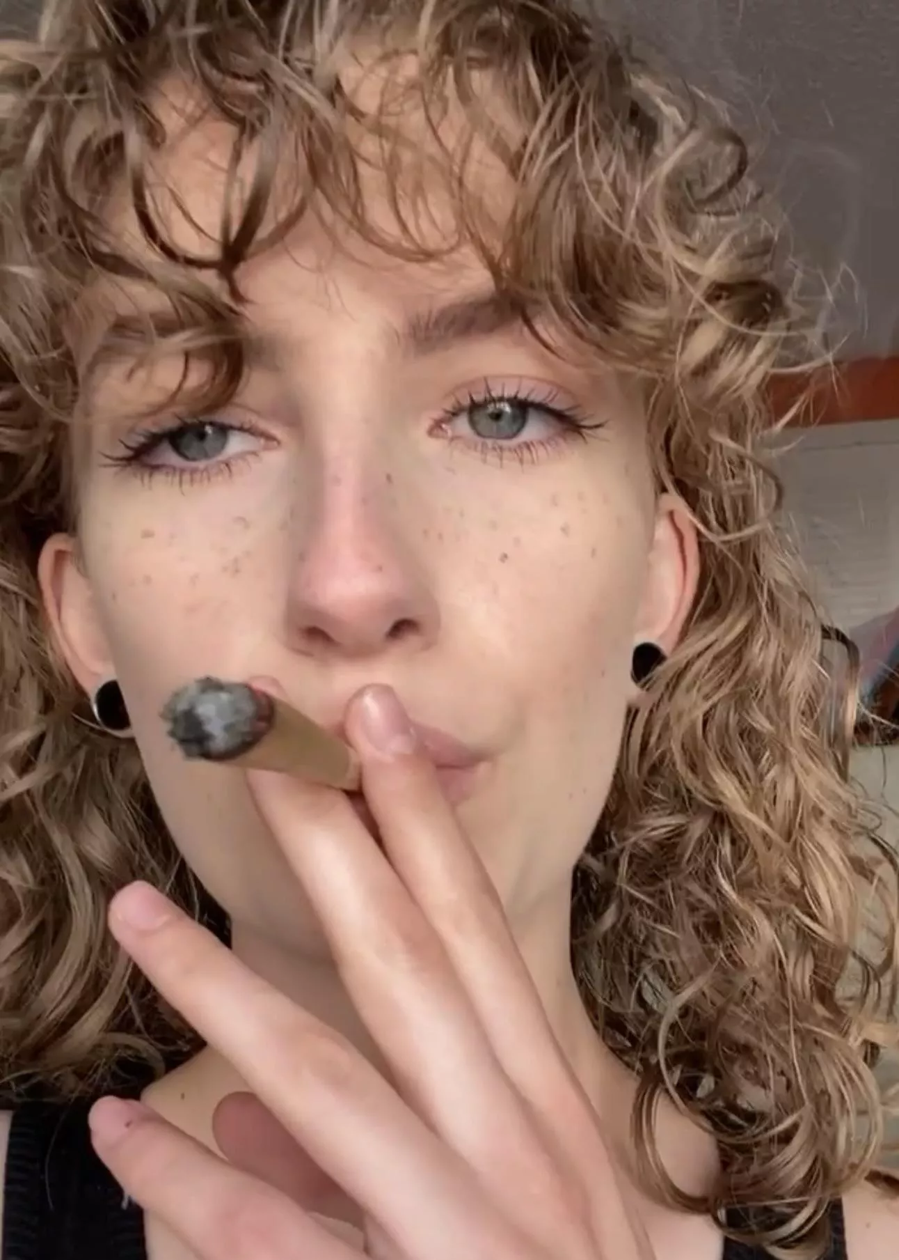 Hope everyone’s Monday could be healed by some weed <3