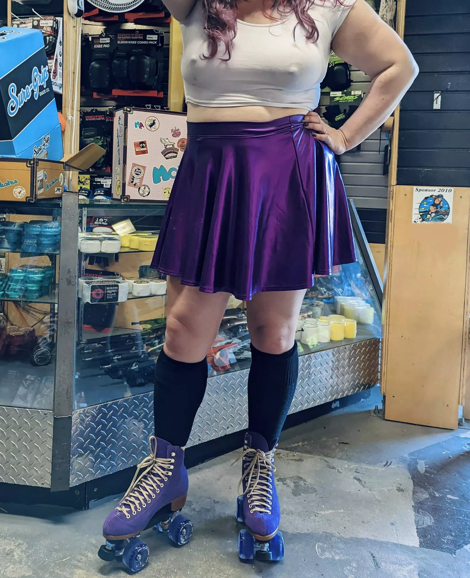 Hope the other skaters like my outfit 💜🛼