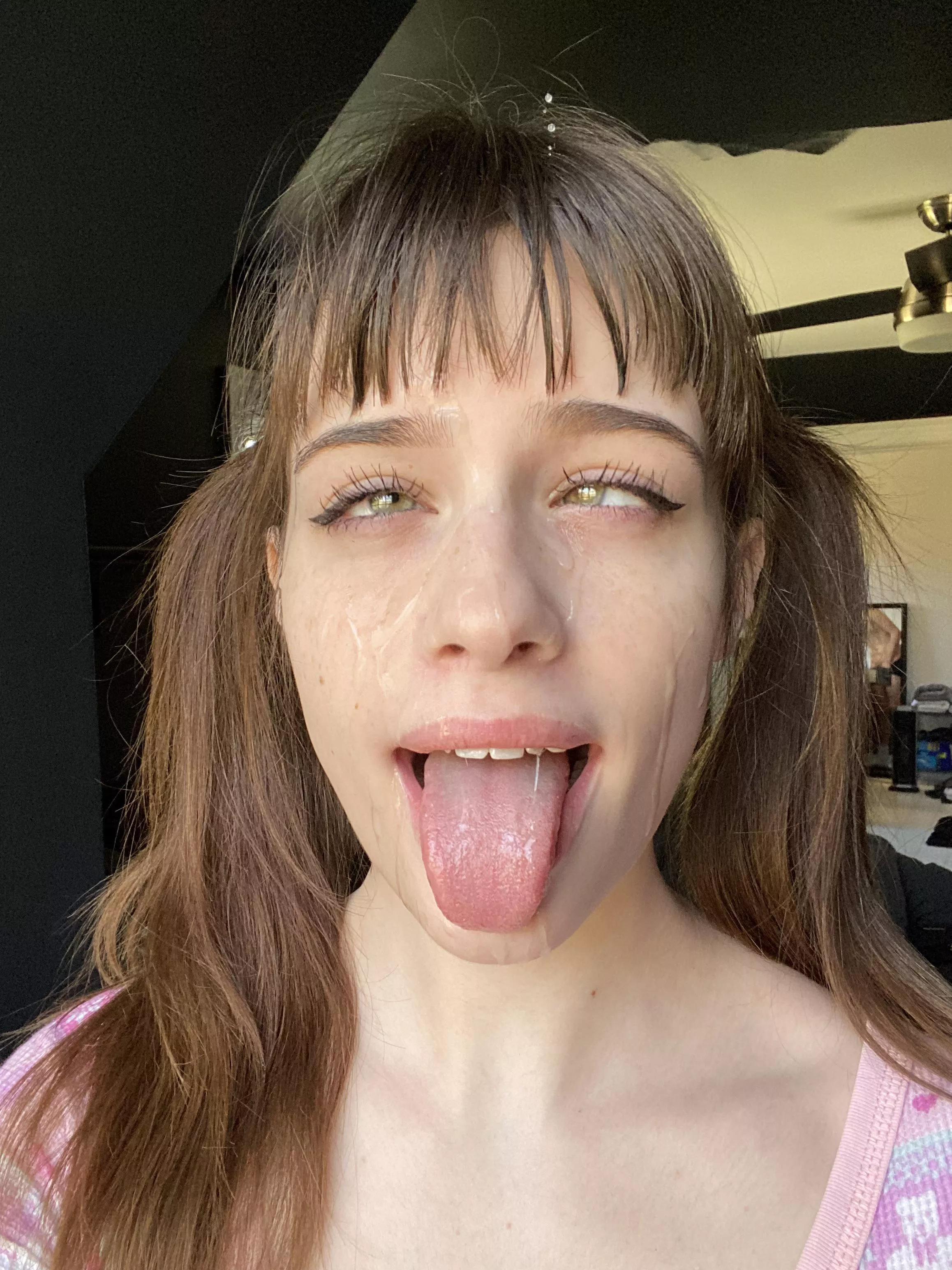 hope you guys enjoy this cum selfie:)