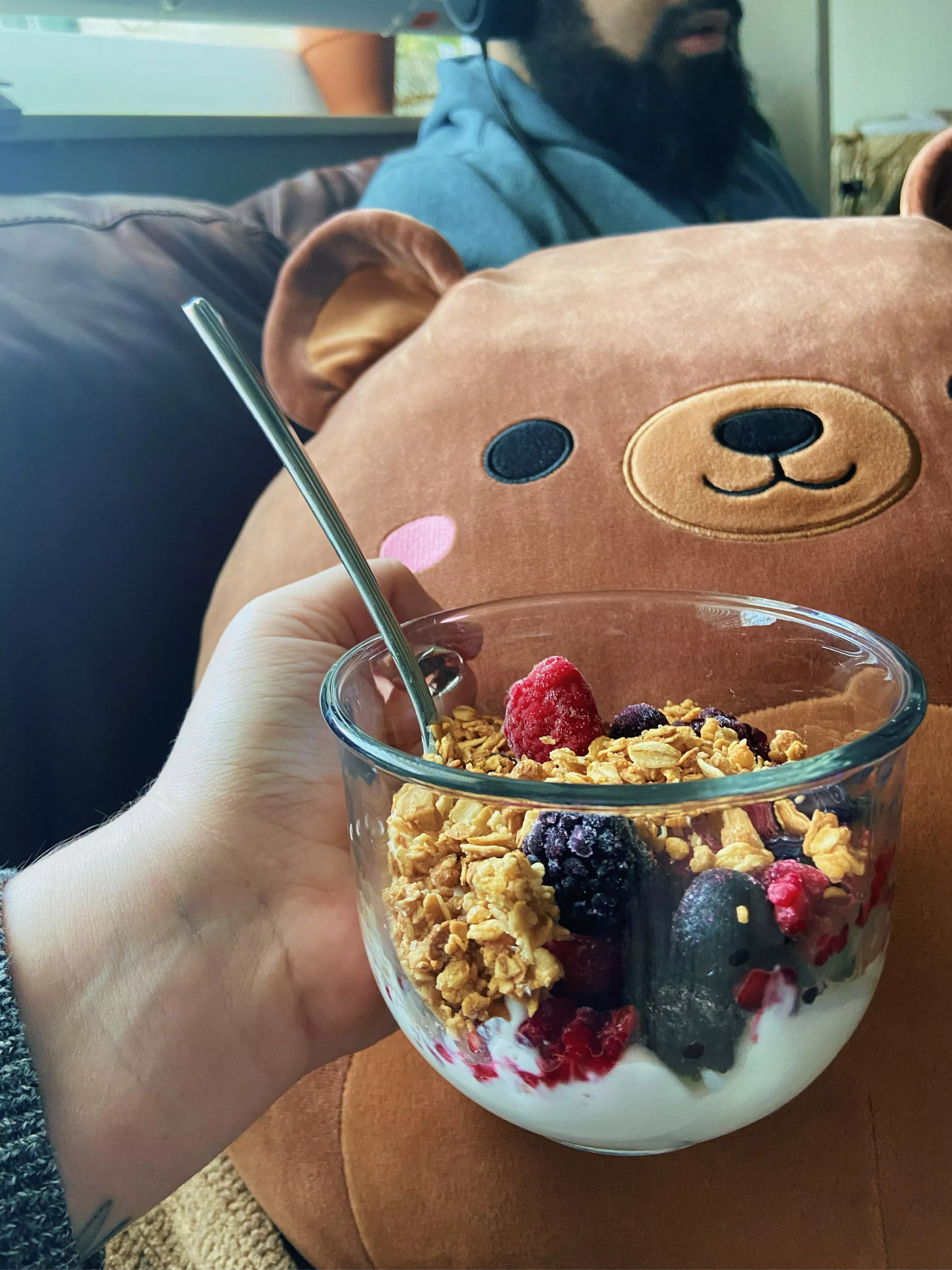 Hope you have a berry beary good week!!! Donâ€™t forget to eat all of your meals today so we can be strong & healthy! Iâ€™m having nilla greek yogurt with berries & protein granola. Daddy is working hard while I eat breaky & snuggle with Omar